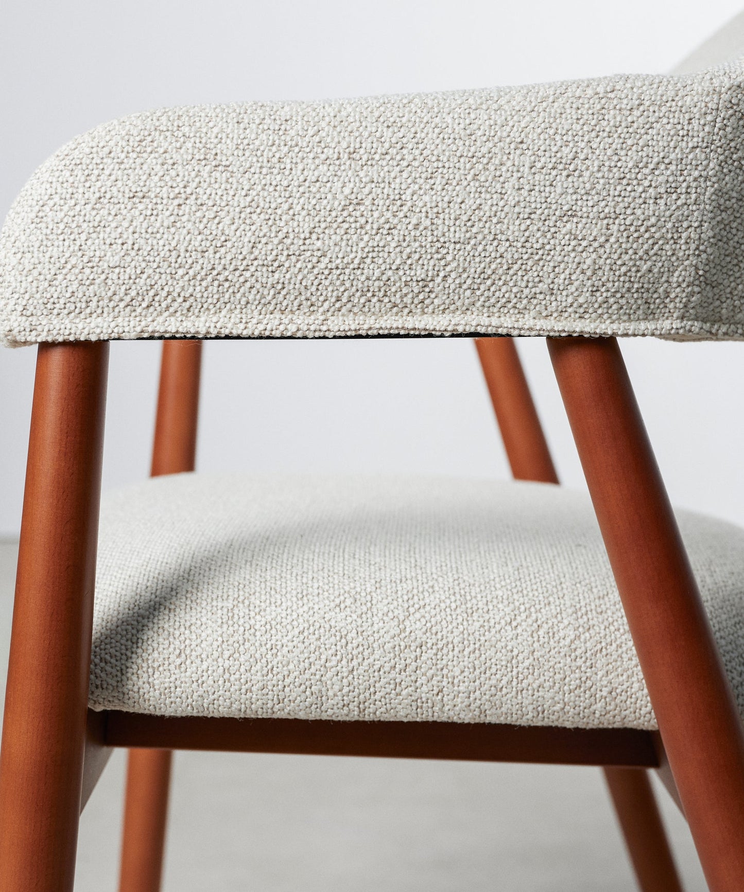 56017383457154 Silla de Comedor en Metal Tapizada Tesa Sillas Nórdicas Northdeco