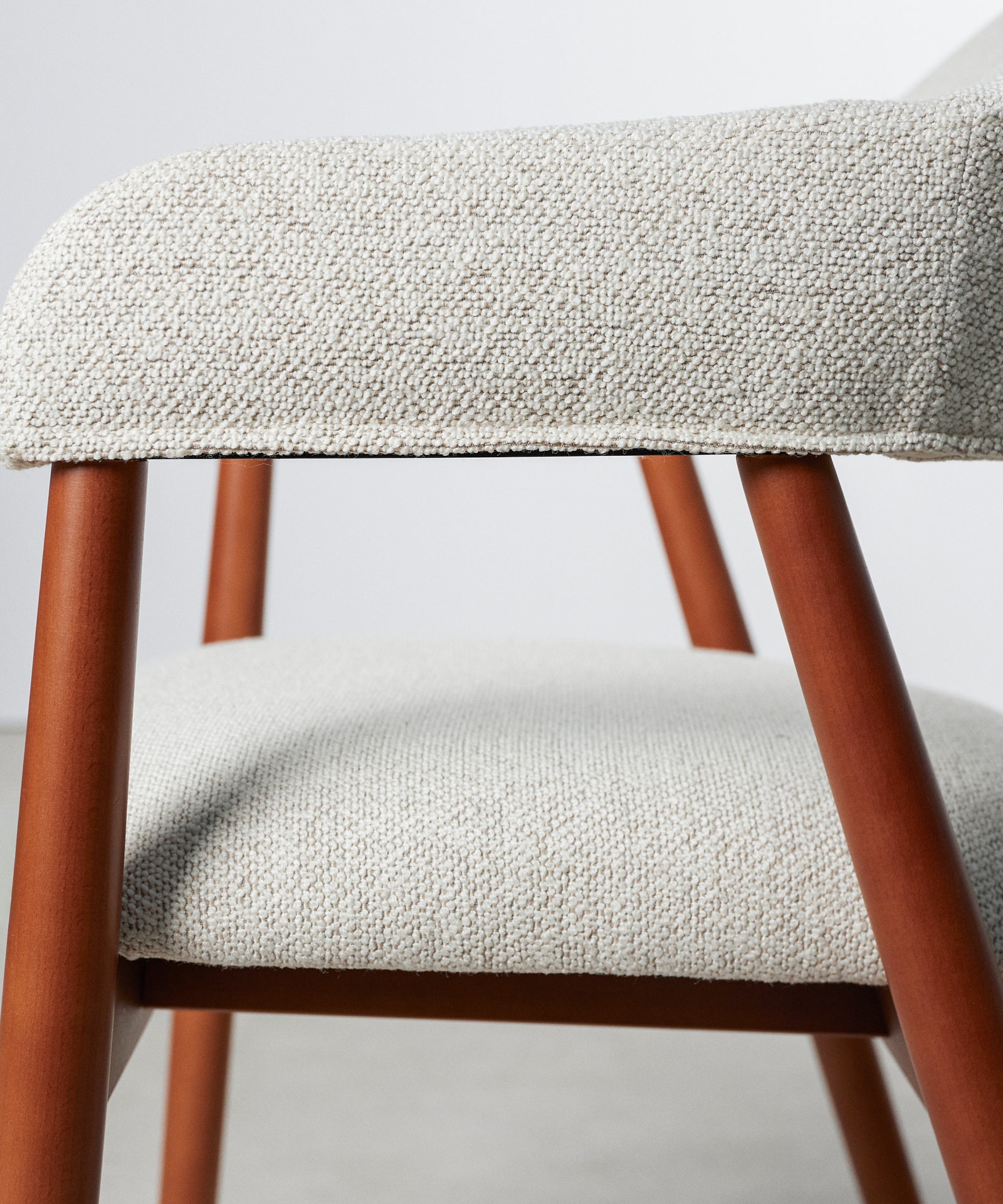 56017383457154 Silla de Comedor en Metal Tapizada Tesa Sillas Nórdicas Northdeco