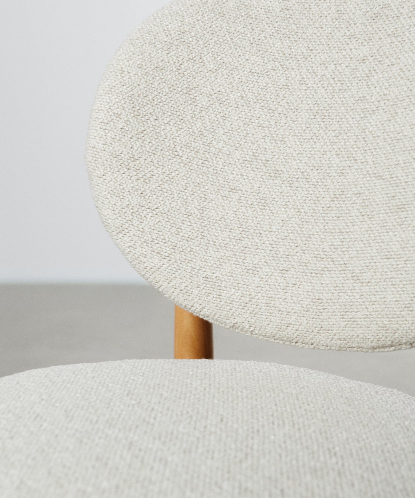 56017435754882 Silla de Comedor en Madera Tapizada Sonna Sillas Nórdicas Northdeco