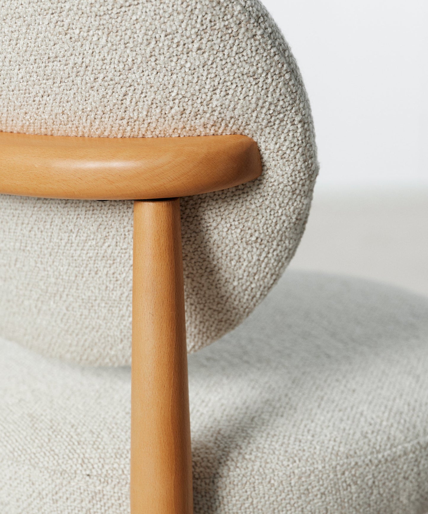 56017435754882 Silla de Comedor en Madera Tapizada Sonna Sillas Nórdicas Northdeco