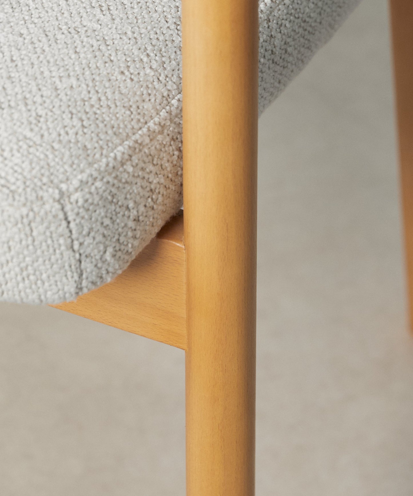 55965614440834 Silla de Comedor en Madera y Tapizada Sparks Sillas Nórdicas Northdeco