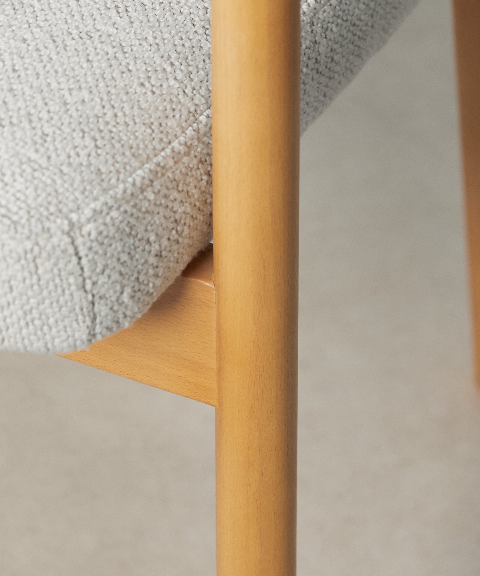 55965614440834 Silla de Comedor en Madera y Tapizada Sparks Sillas Nórdicas Northdeco