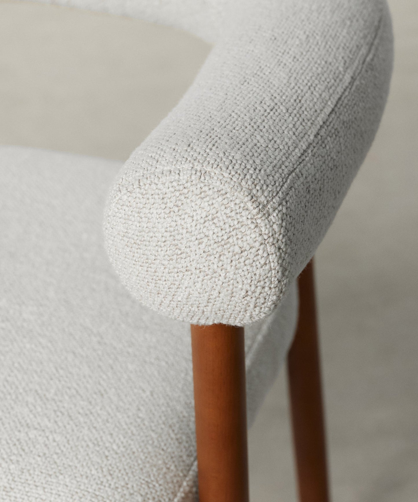 55965614473602 Silla de Comedor en Madera y Tapizada Sparks Sillas Nórdicas Northdeco