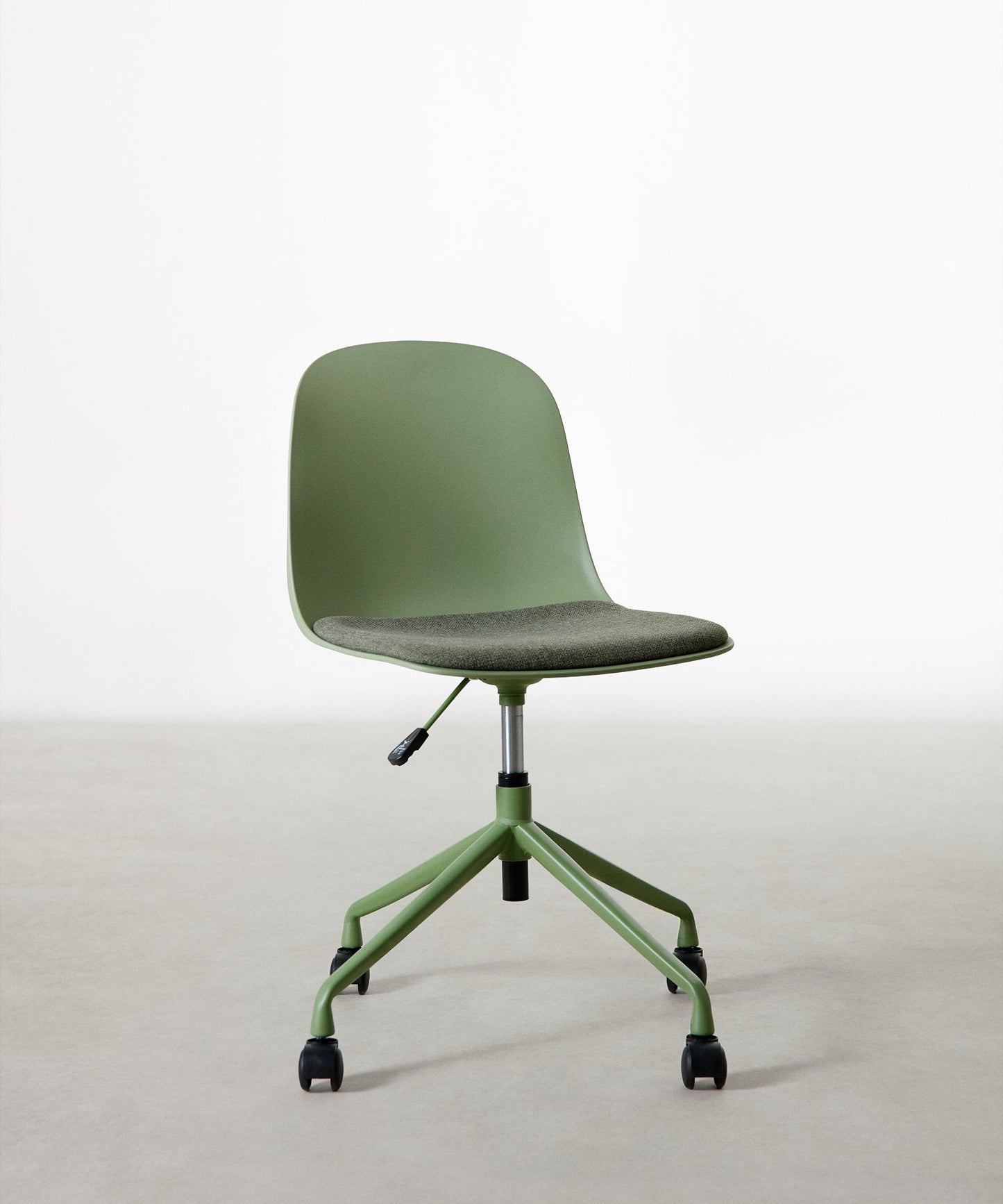 55856167649666 ND-0972 Sillas de Oficina Northdeco