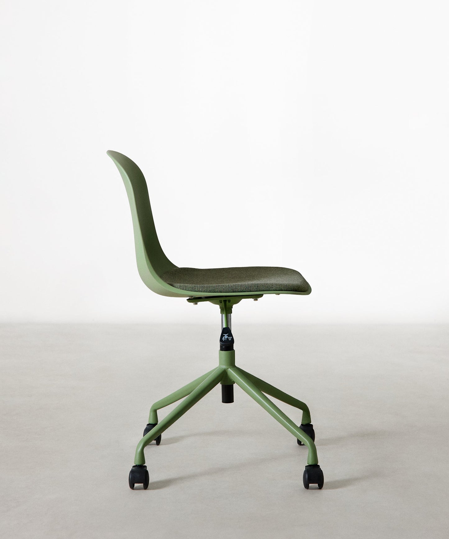 55856167649666 ND-0972 Sillas de Oficina Northdeco