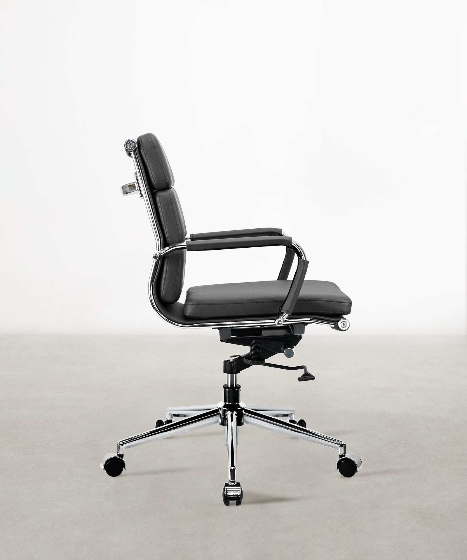 55814729695618 Silla de Oficina en Polipiel Low Base Adalia - Color Edition Sillas de Oficina Northdeco