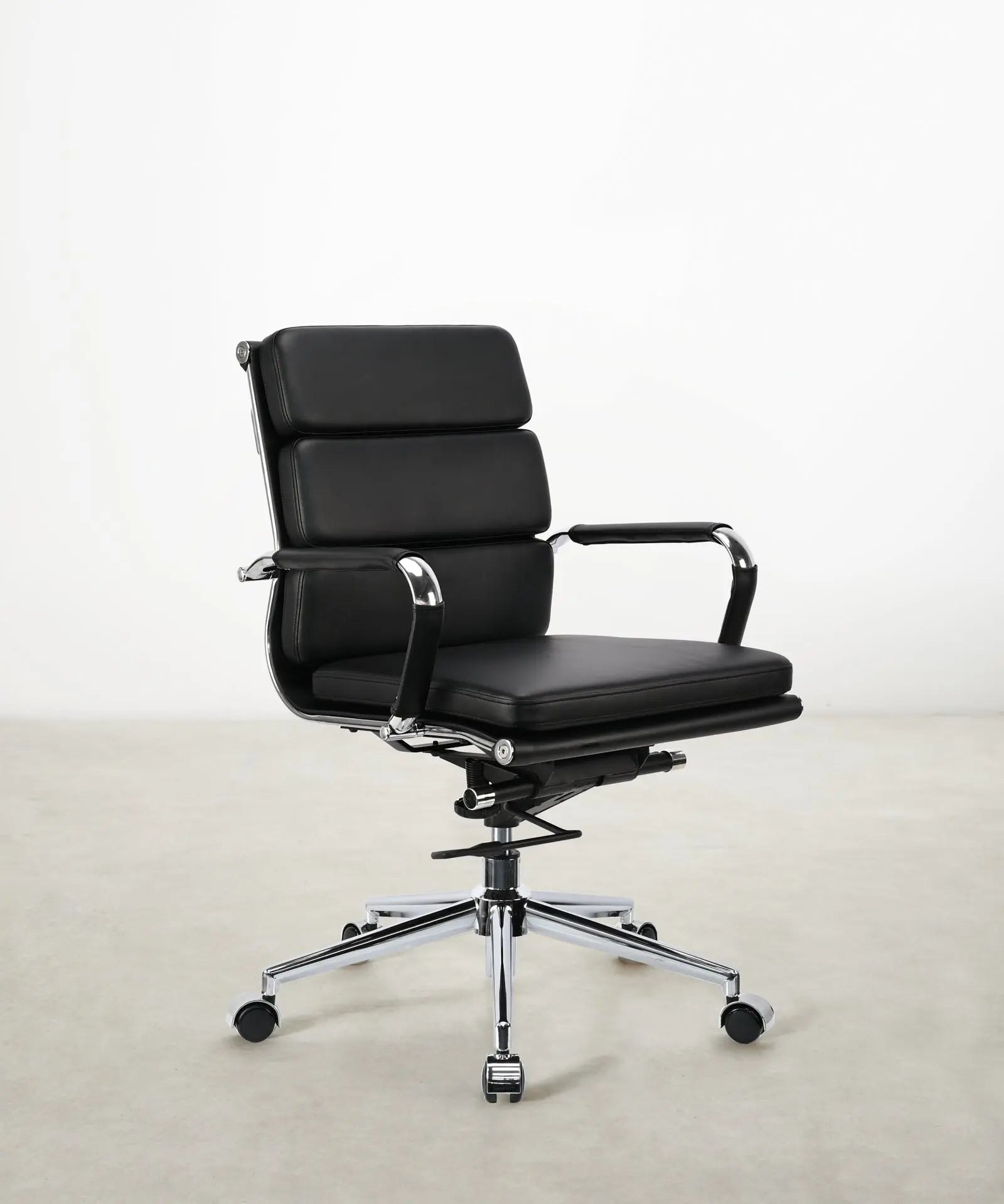 55576879202690 Silla de Oficina en Polipiel Low Base Adalia Sillas de Oficina Northdeco