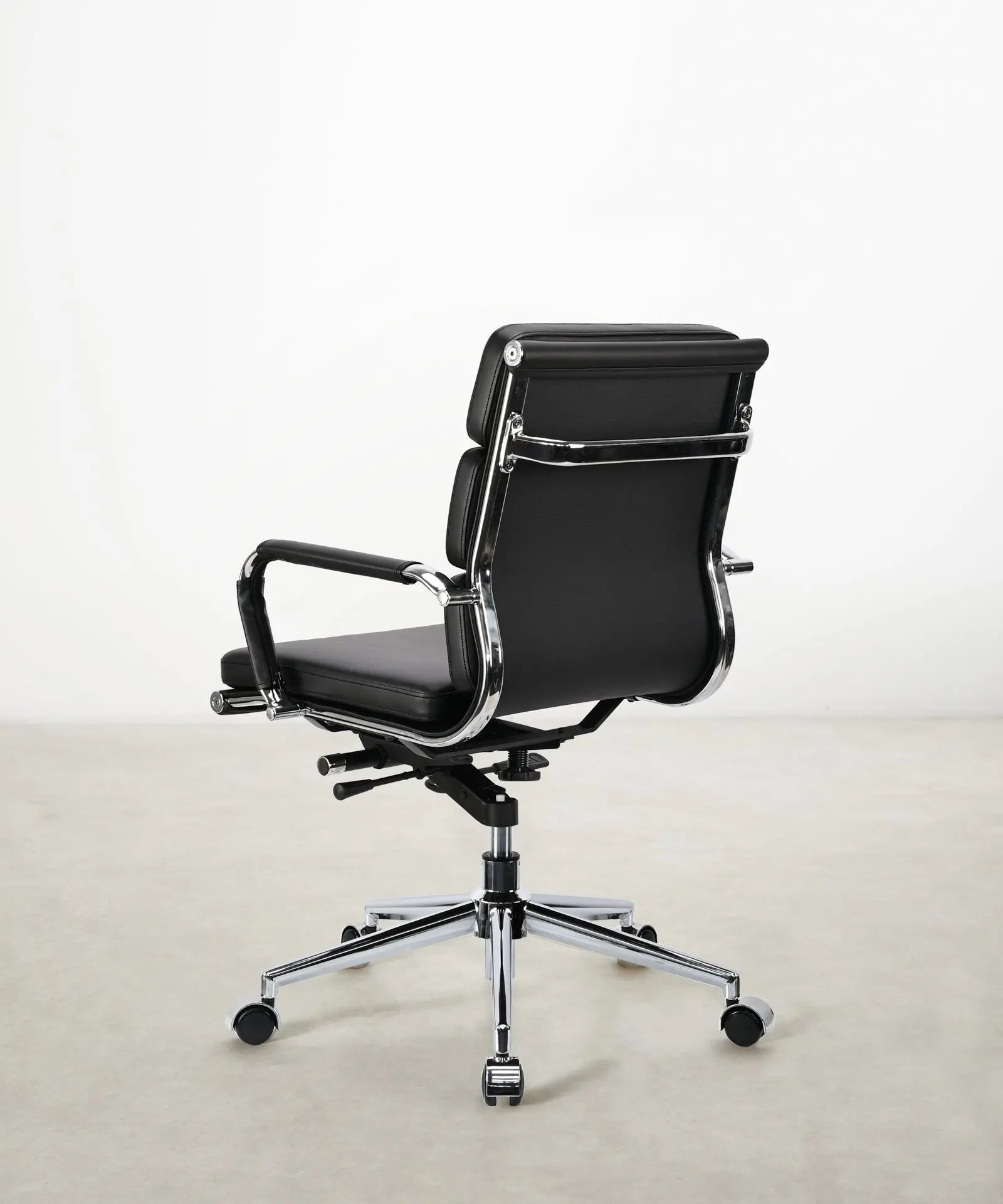 55576879202690 Silla de Oficina en Polipiel Low Base Adalia Sillas de Oficina Northdeco