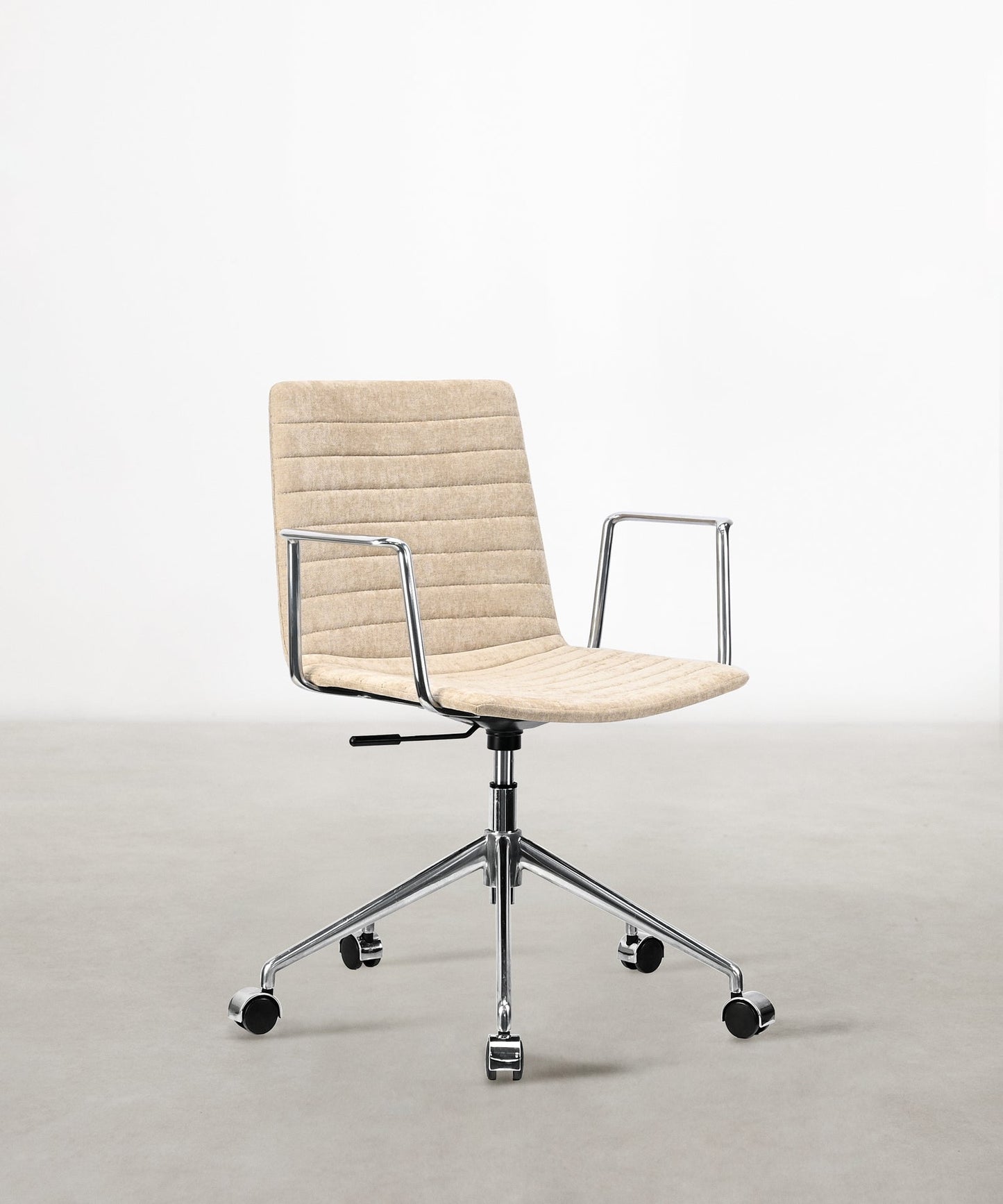 55919763358082 Silla de Escritorio Tapizada y Ajustable Jamie - Black Edition Sillas de Oficina Northdeco Beige