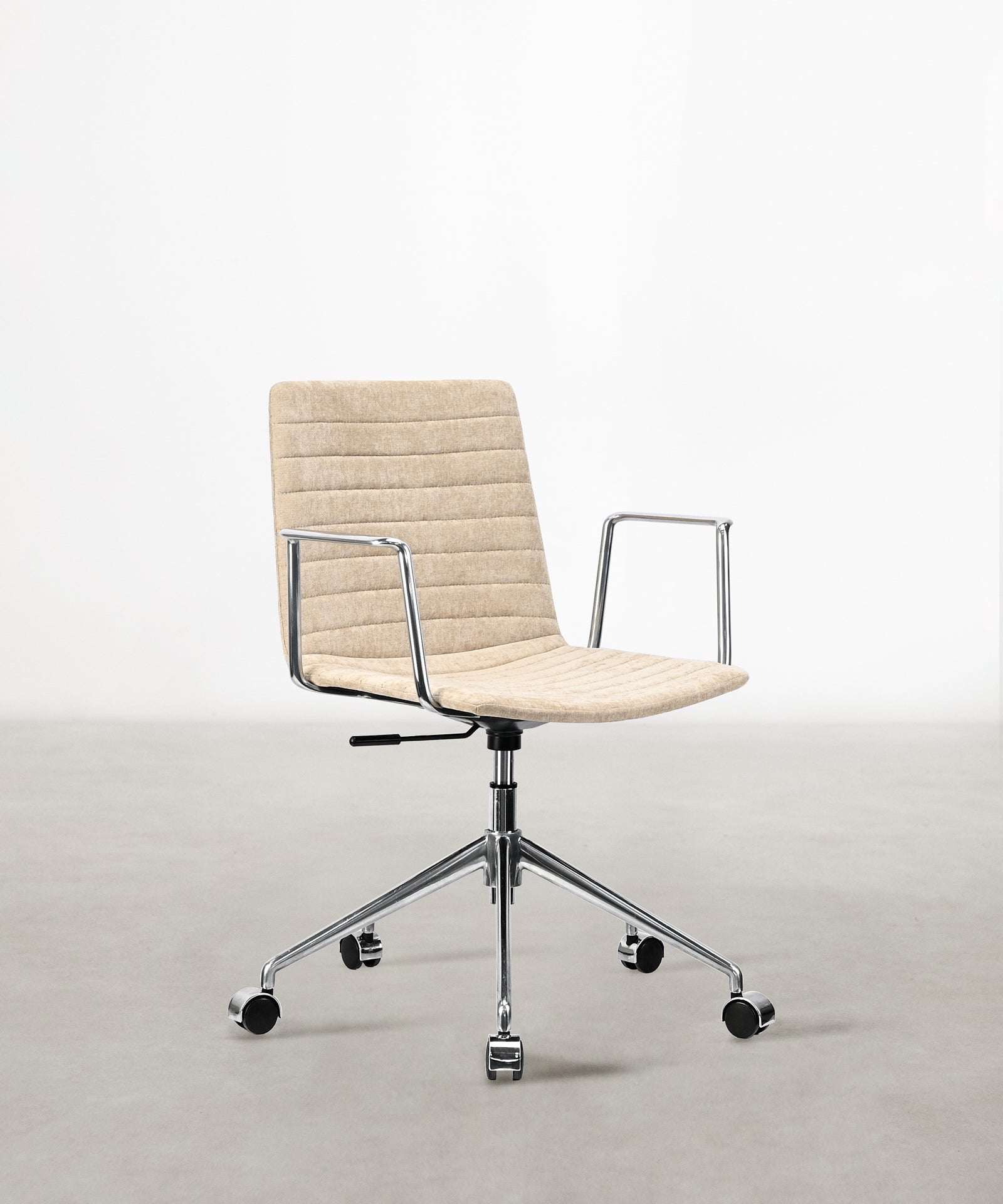 55919763358082 Silla de Escritorio Tapizada y Ajustable Jamie - Black Edition Sillas de Oficina Northdeco Beige