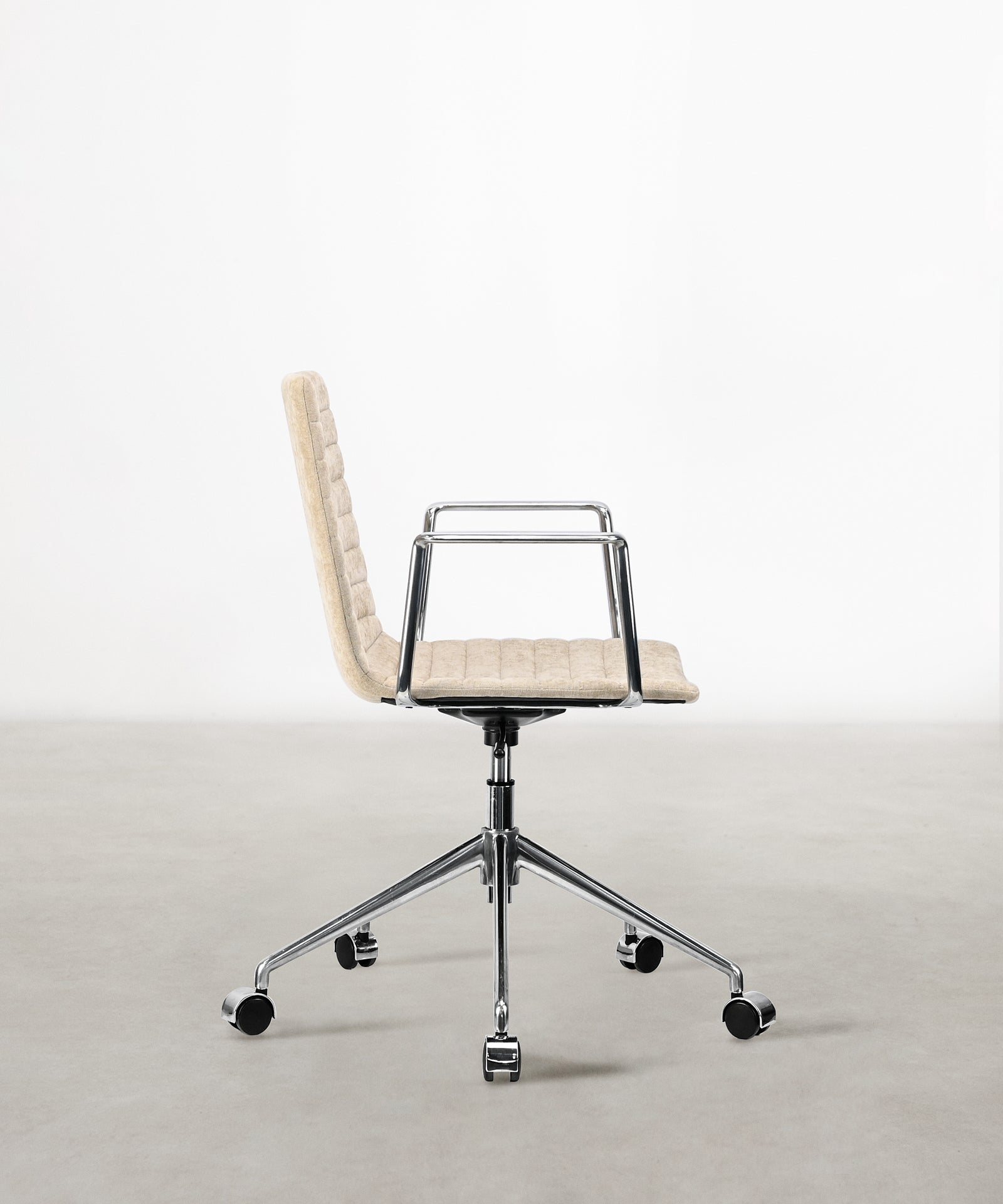 55919763358082 Silla de Escritorio Tapizada y Ajustable Jamie - Black Edition Sillas de Oficina Northdeco