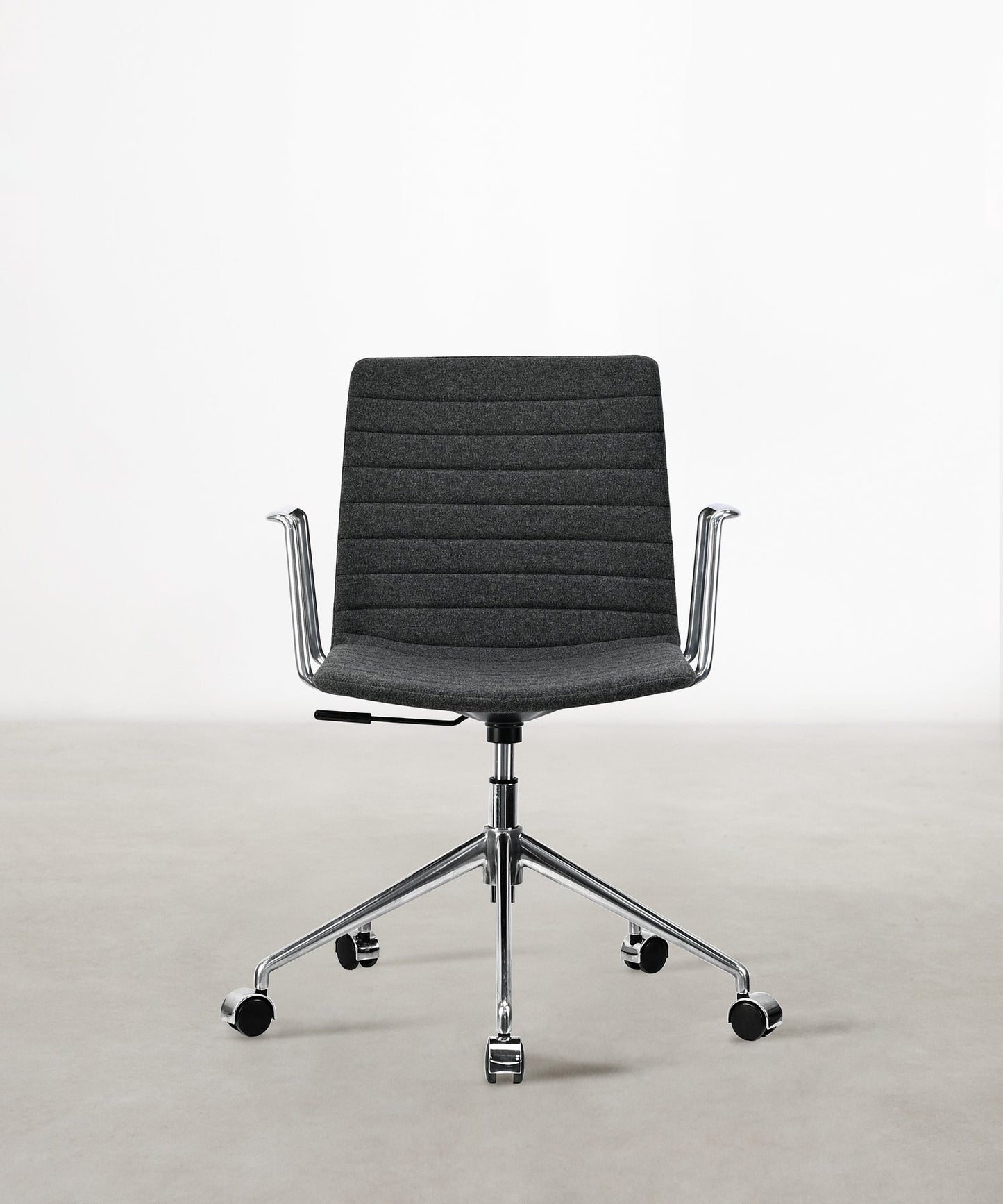 55919763325314 Silla de Escritorio Tapizada y Ajustable Jamie - Black Edition Sillas de Oficina Northdeco