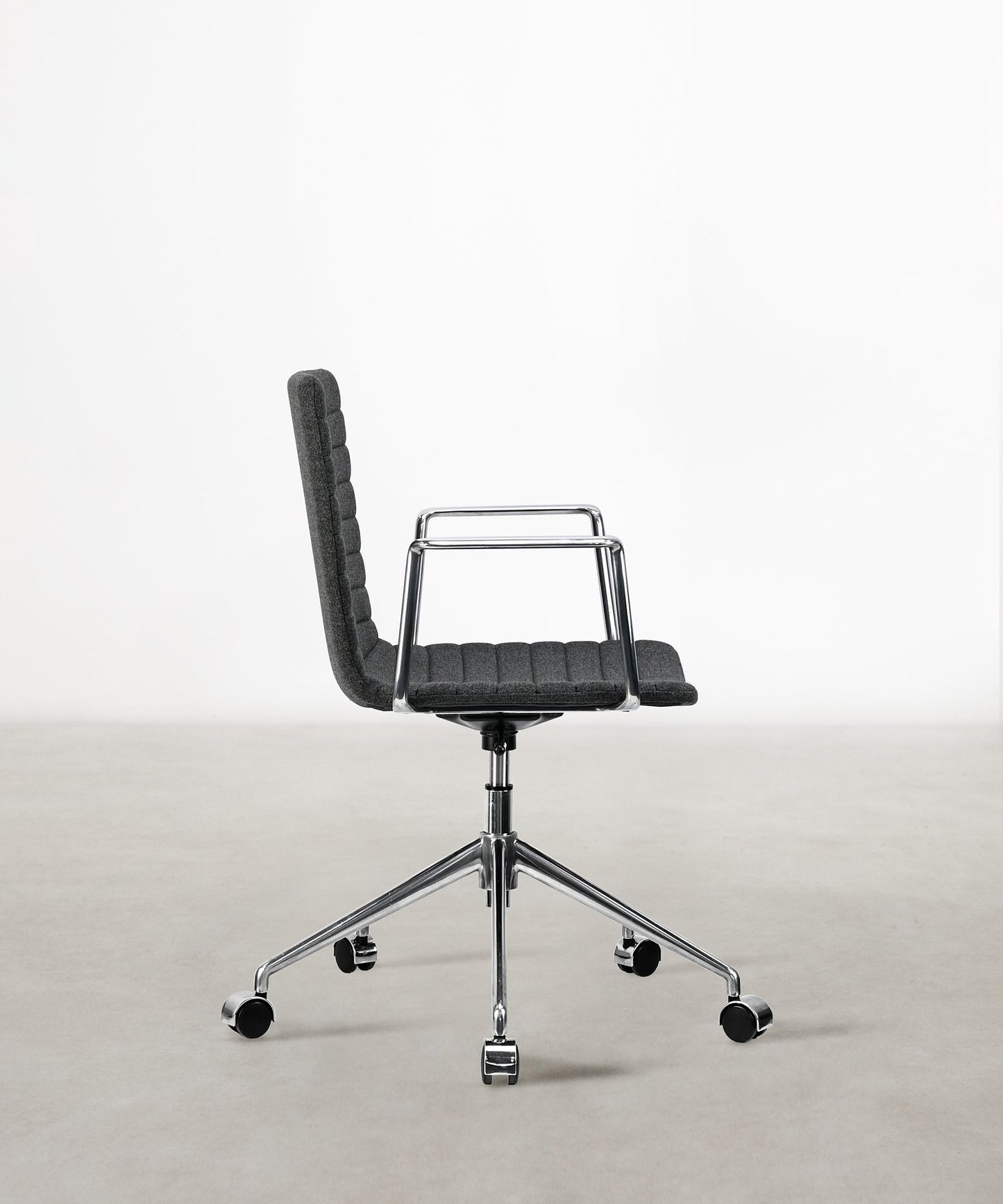 55919763325314 Silla de Escritorio Tapizada y Ajustable Jamie - Black Edition Sillas de Oficina Northdeco