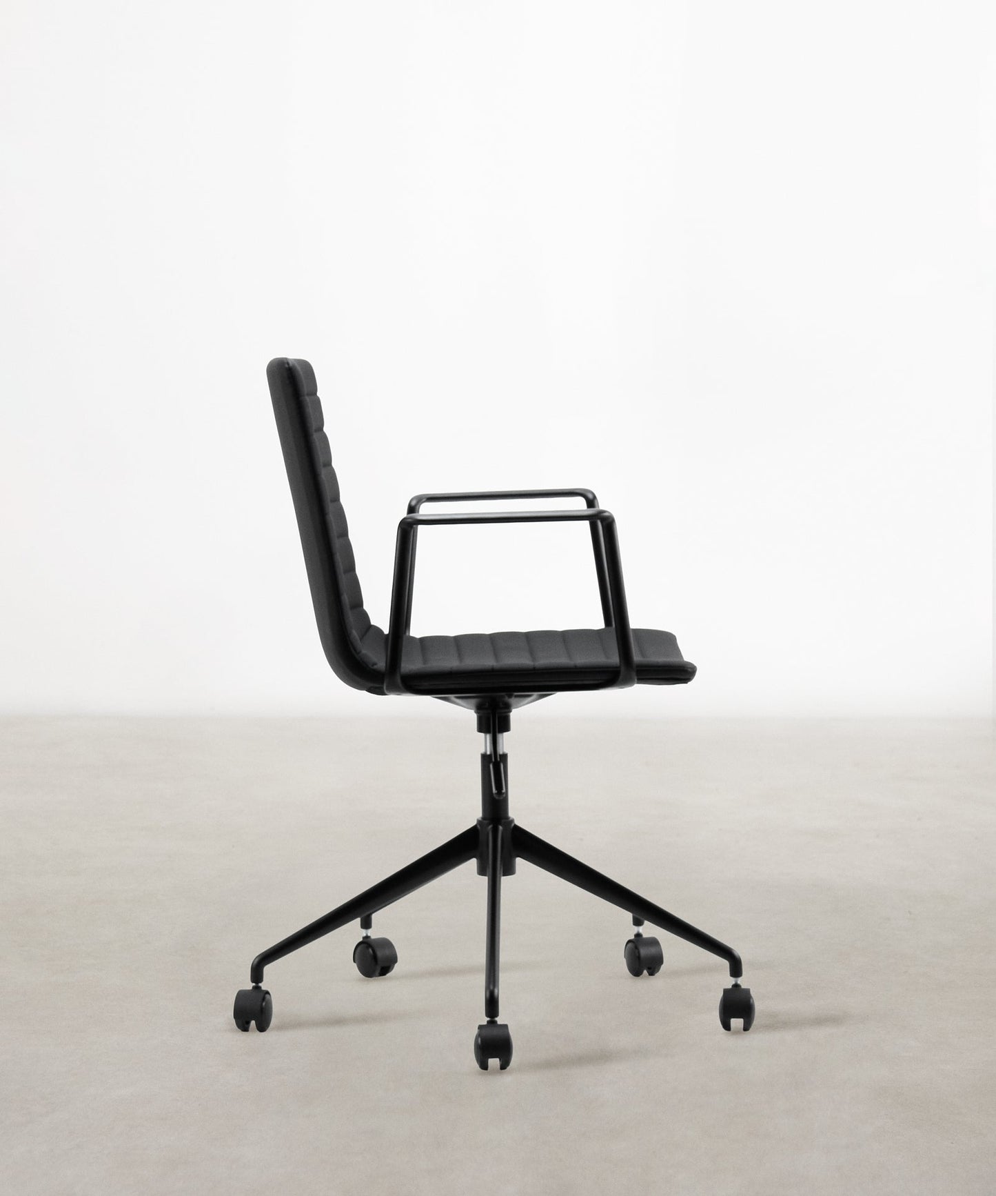 55948075958658 Silla de Escritorio Tapizada Jamie Low Back - Black Edition Sillas de Oficina Northdeco