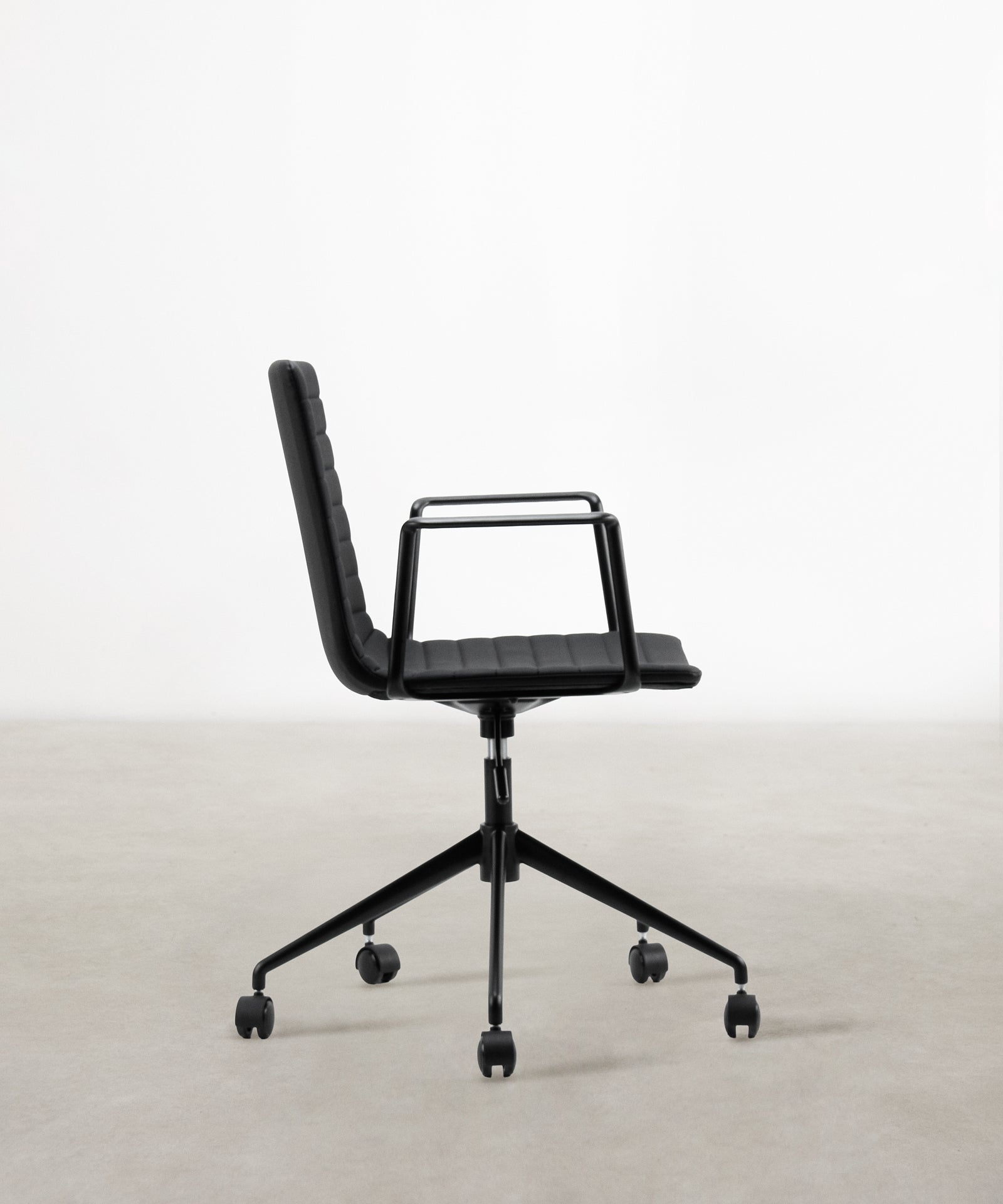 55948075958658 Silla de Escritorio Tapizada Jamie Low Back - Black Edition Sillas de Oficina Northdeco