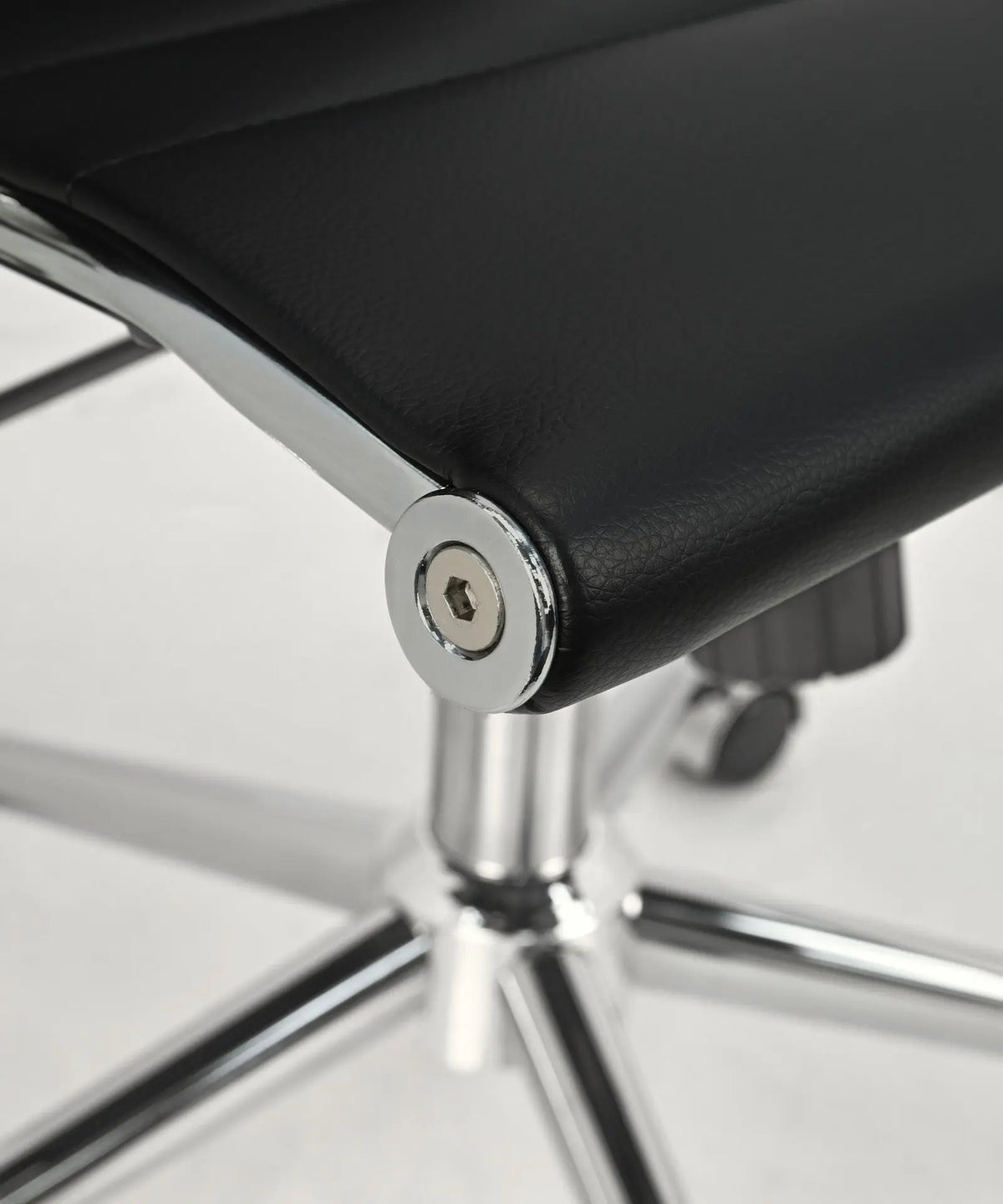 56167692599682 Silla de Oficina en Polipiel High Base Larsen Sillas de Oficina Northdeco