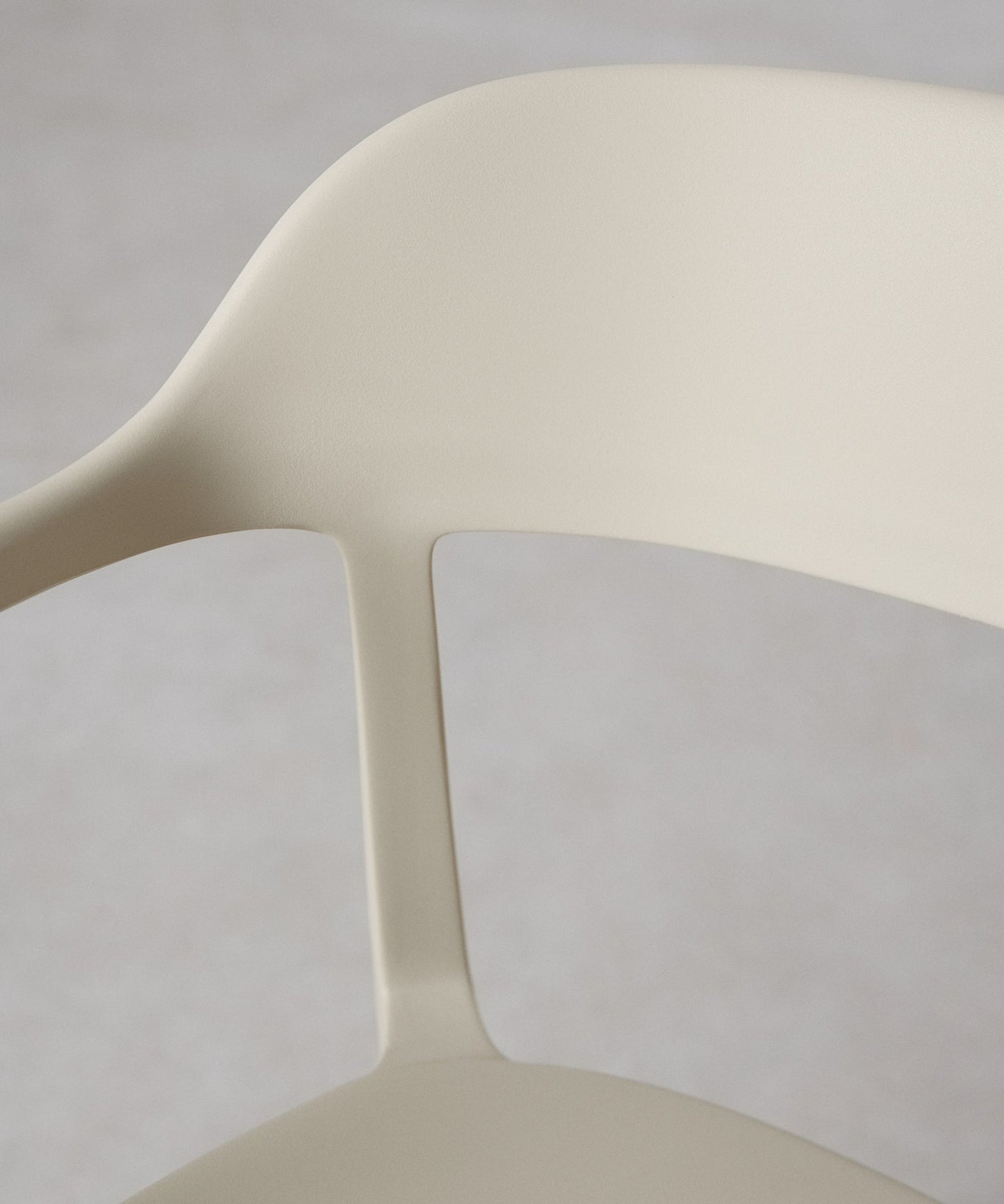 56381895639426 Silla de Polipropileno con Reposabrazos Naomi Sillas de Plástico Northdeco