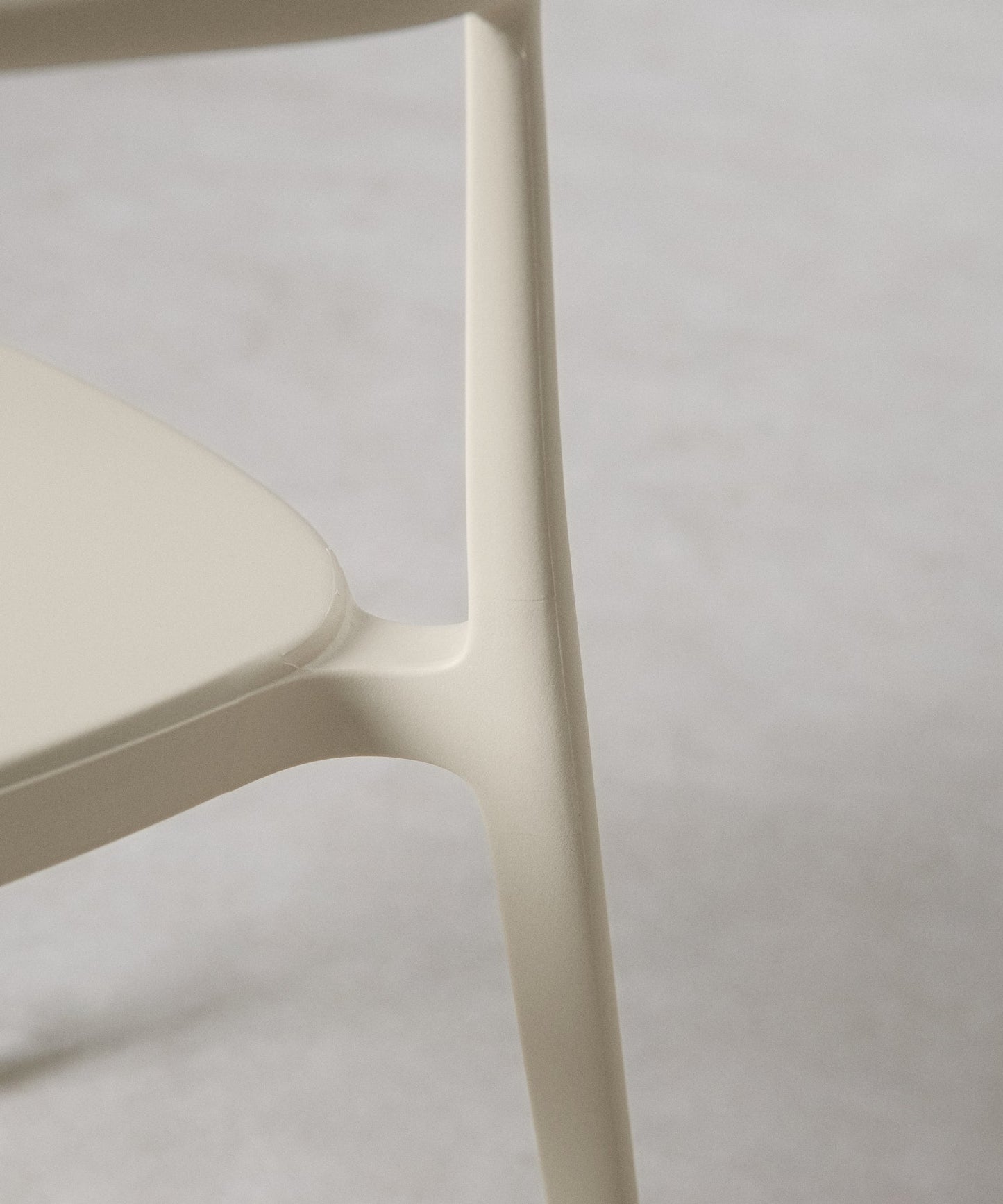 56381895639426 Silla de Polipropileno con Reposabrazos Naomi Sillas de Plástico Northdeco