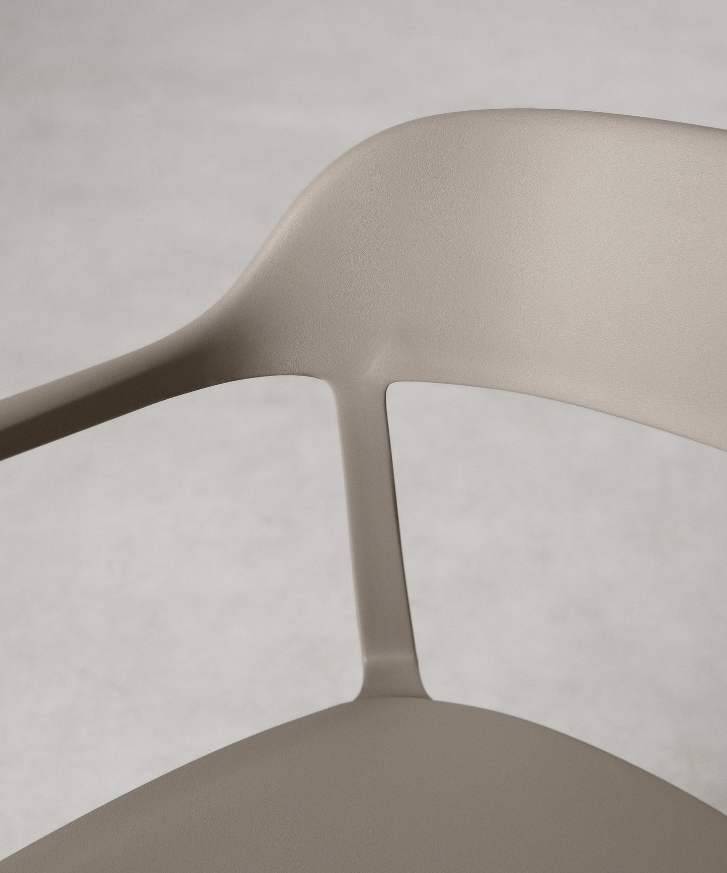 56456419803522 Silla de Polipropileno con Reposabrazos Naomi Sillas de Plástico Northdeco