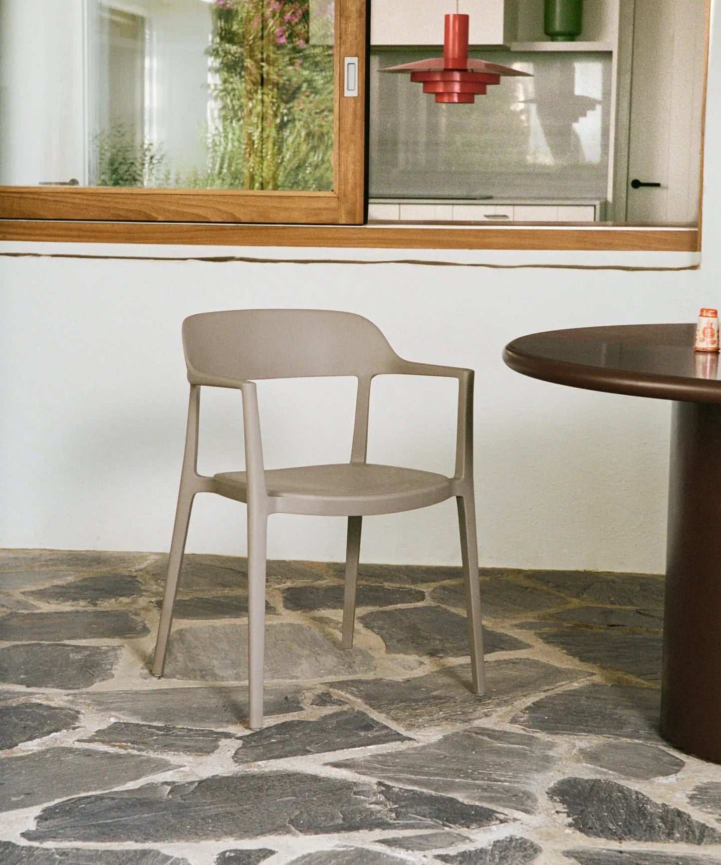 56456419803522 Silla de Polipropileno con Reposabrazos Naomi Sillas de Plástico Northdeco