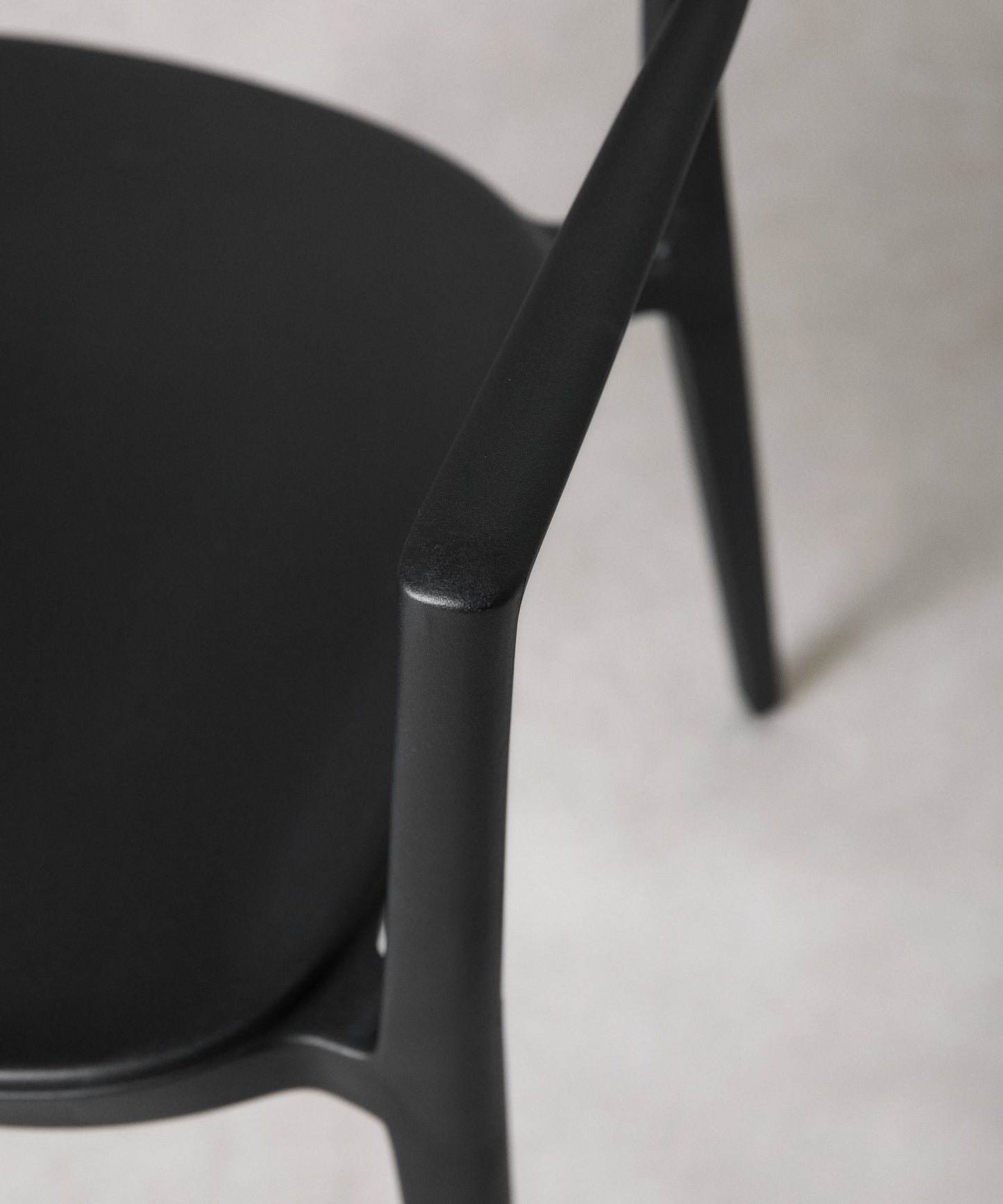 56456419869058 Silla de Polipropileno con Reposabrazos Naomi Sillas de Plástico Northdeco