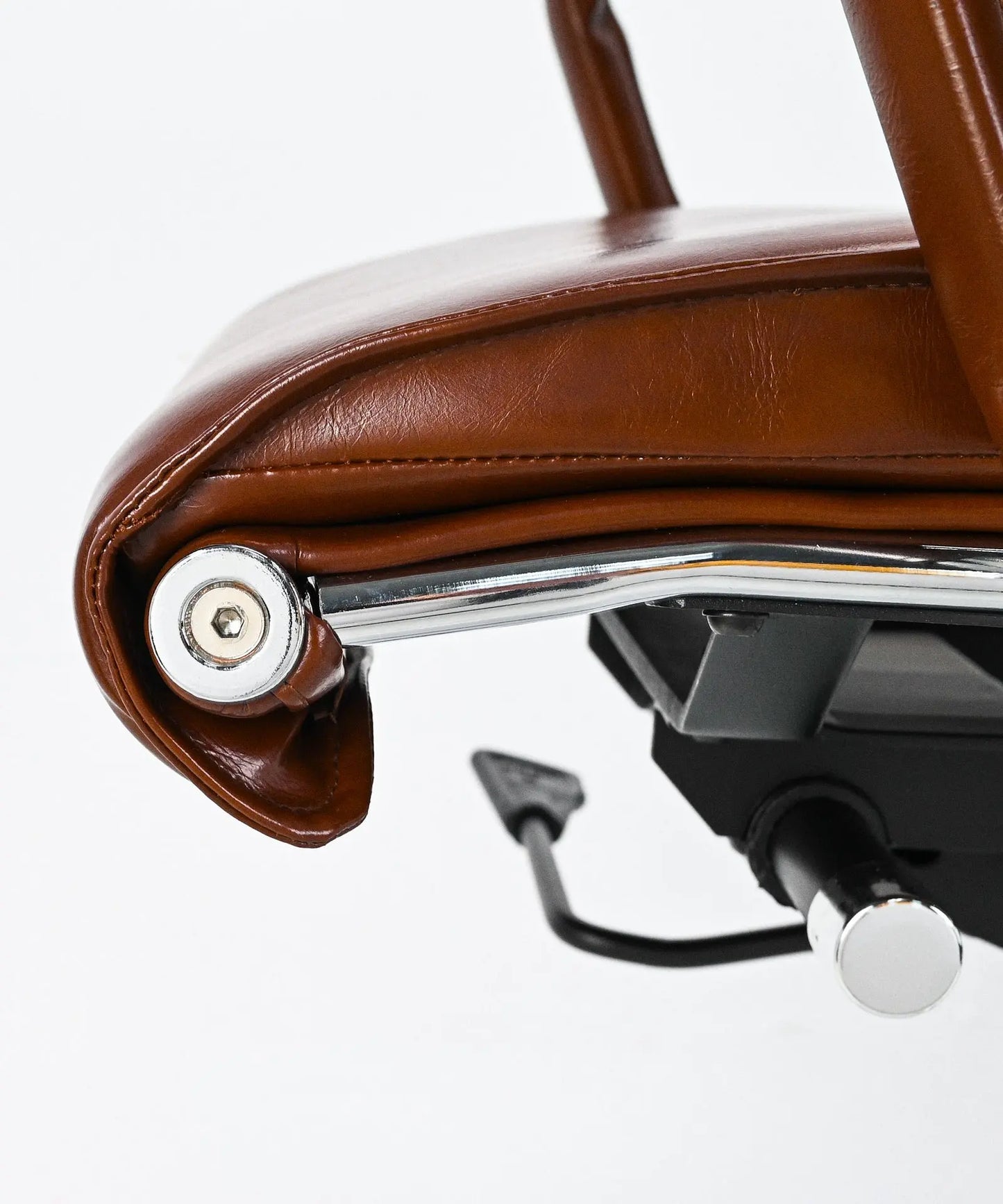 56078975402370 Silla de Oficina en Piel Kane Low Base Sillas de Oficina Northdeco