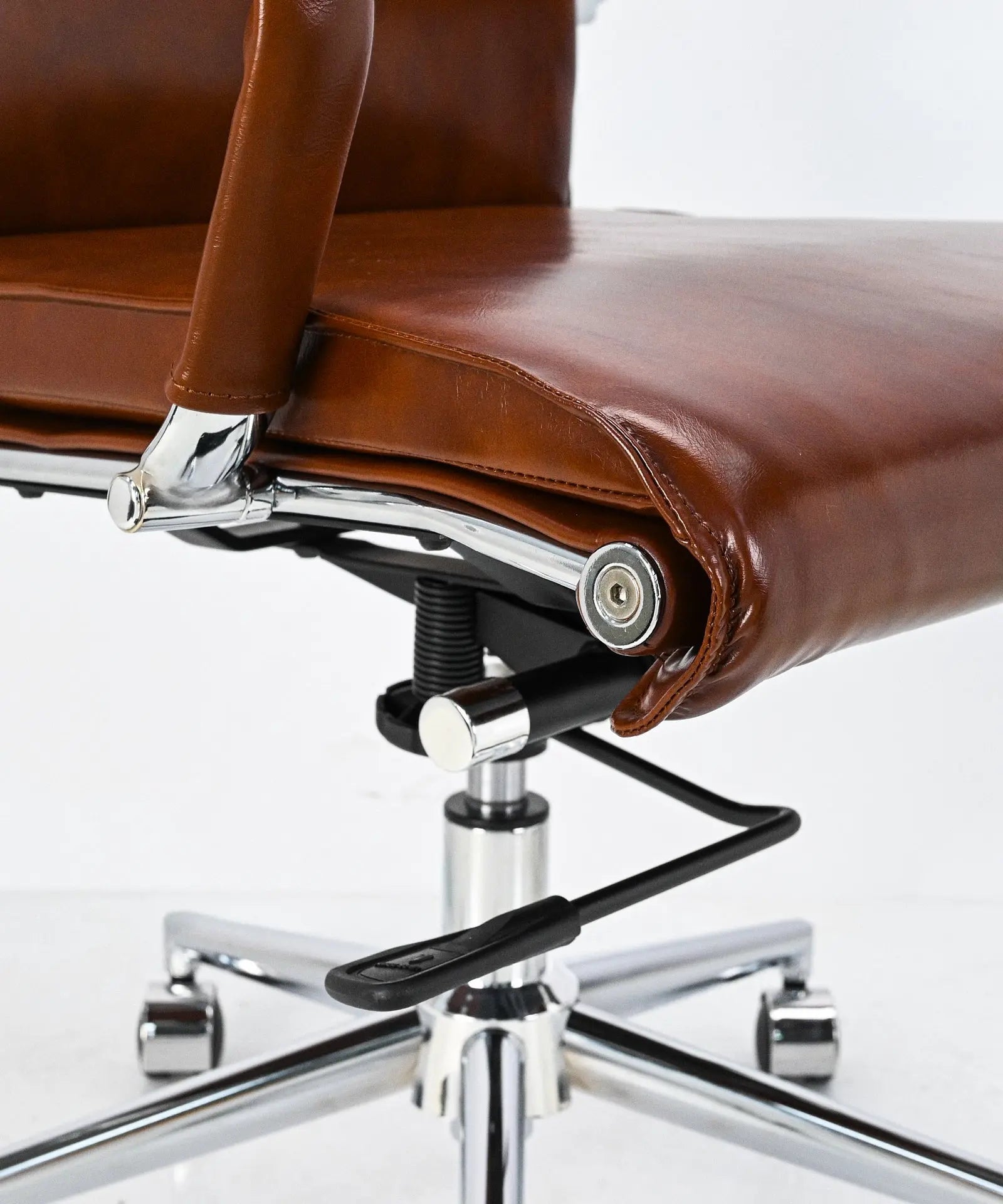 56006775210370 Silla de Oficina en Polipiel Kane Low Base Sillas de Oficina Northdeco