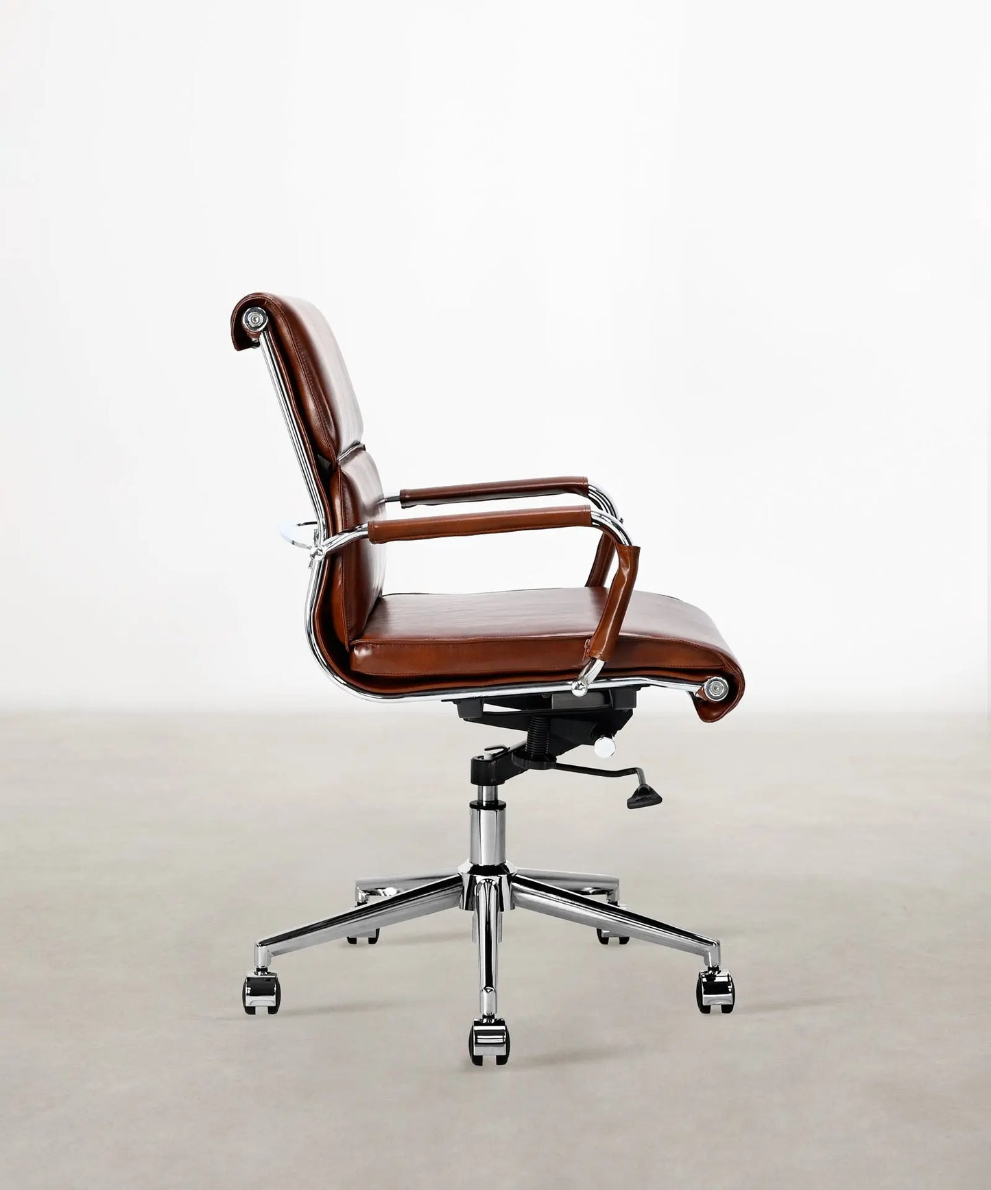 56078975402370 Silla de Oficina en Piel Kane Low Base Sillas de Oficina Northdeco