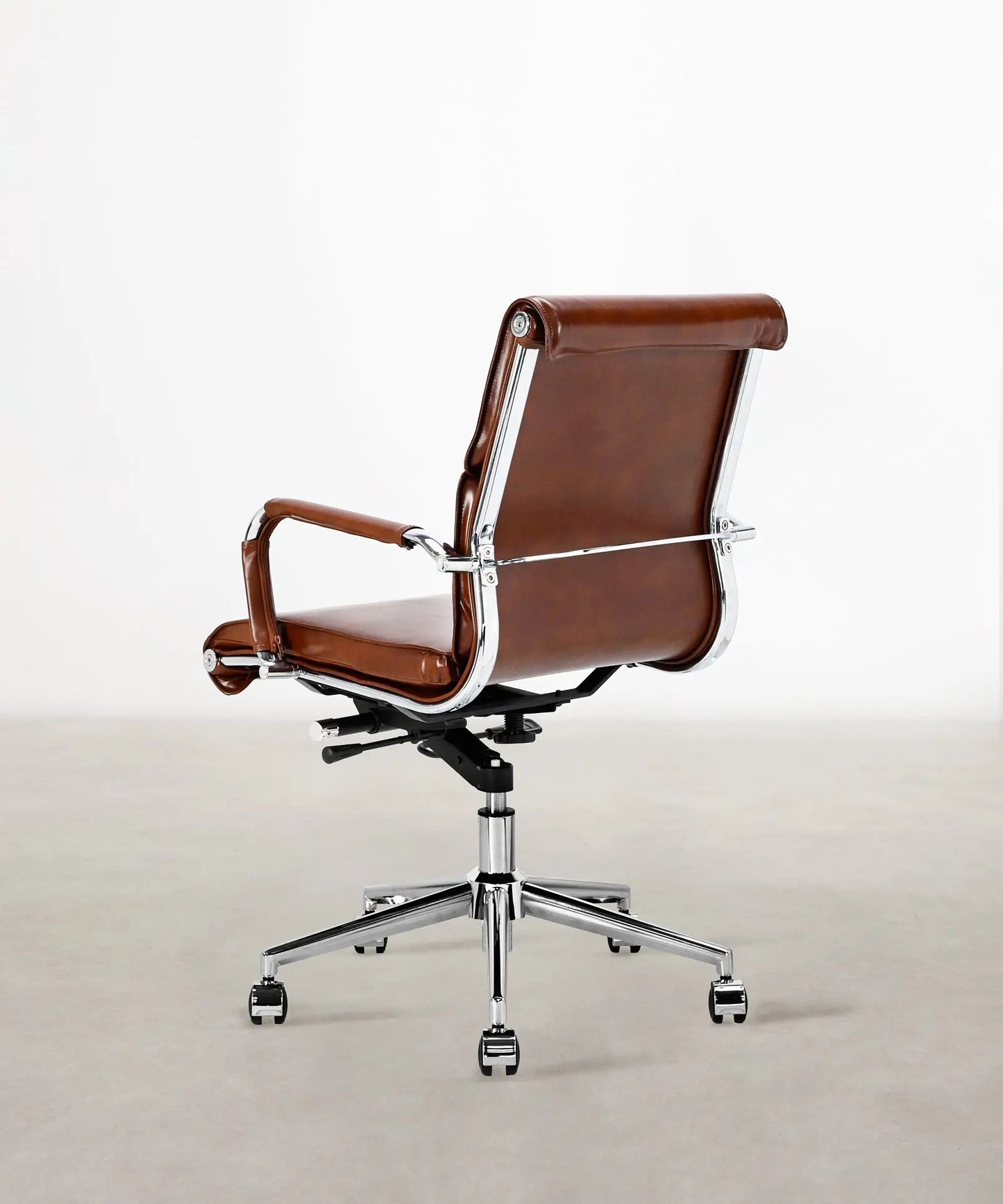 56078975402370 Silla de Oficina en Piel Kane Low Base Sillas de Oficina Northdeco