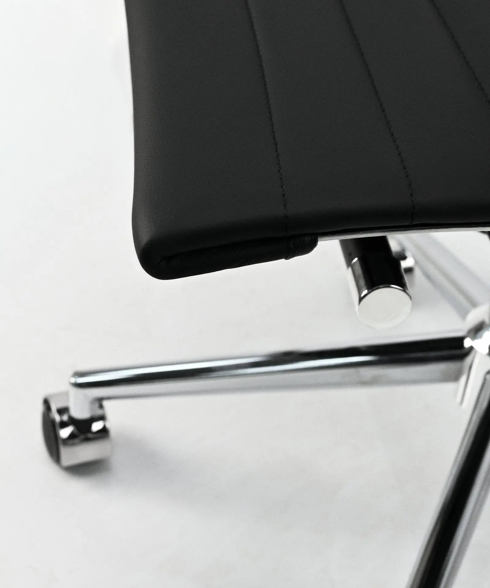 55948180586882 Silla de Oficina en Polipiel Benet Low Back Sillas de Oficina Northdeco