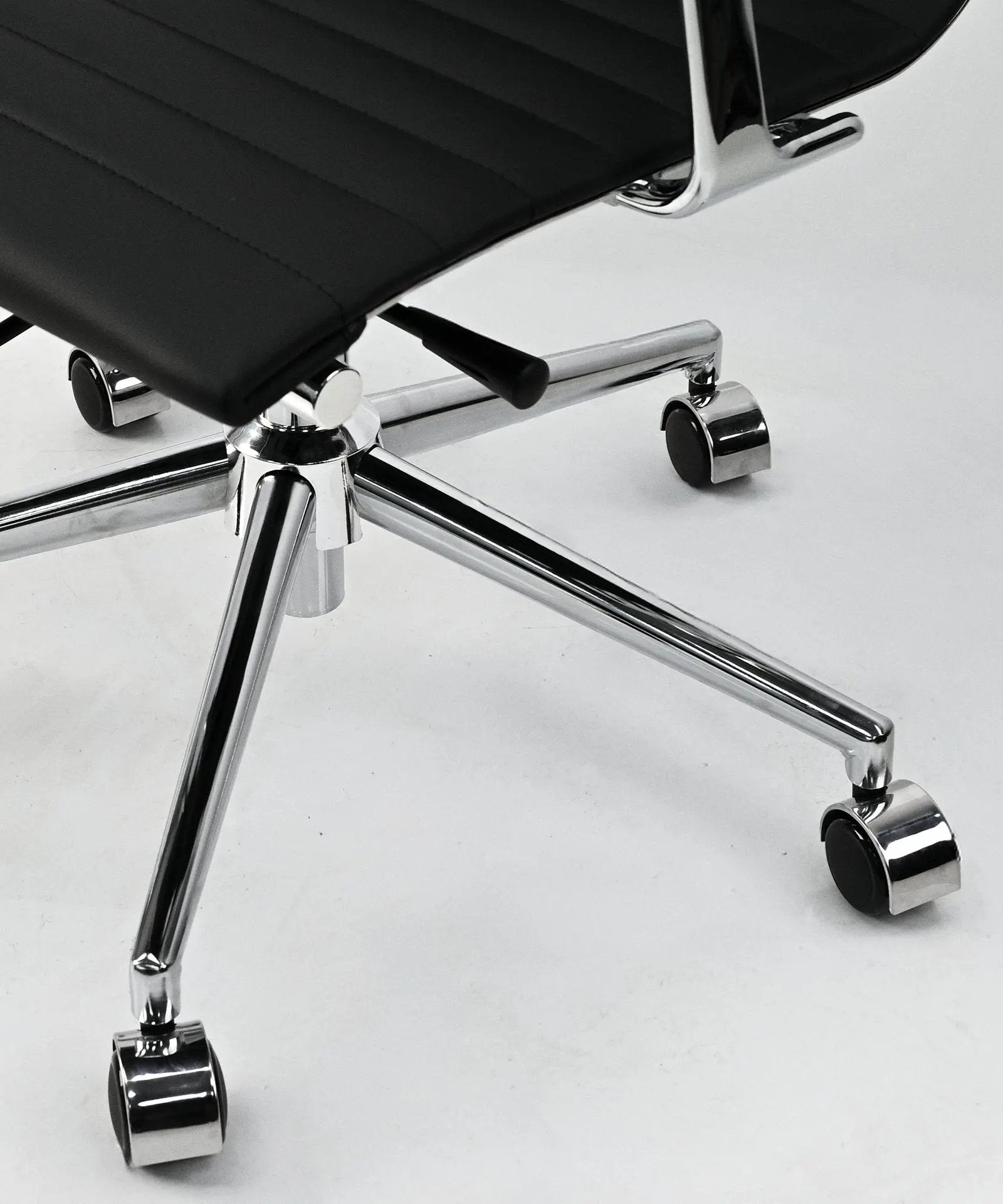 55948180586882 Silla de Oficina en Polipiel Benet Low Back Sillas de Oficina Northdeco