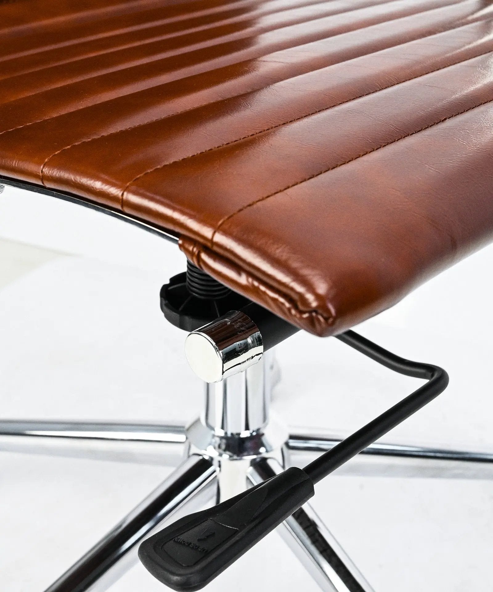 55948180619650 Silla de Oficina en Polipiel Benet Low Back Sillas de Oficina Northdeco