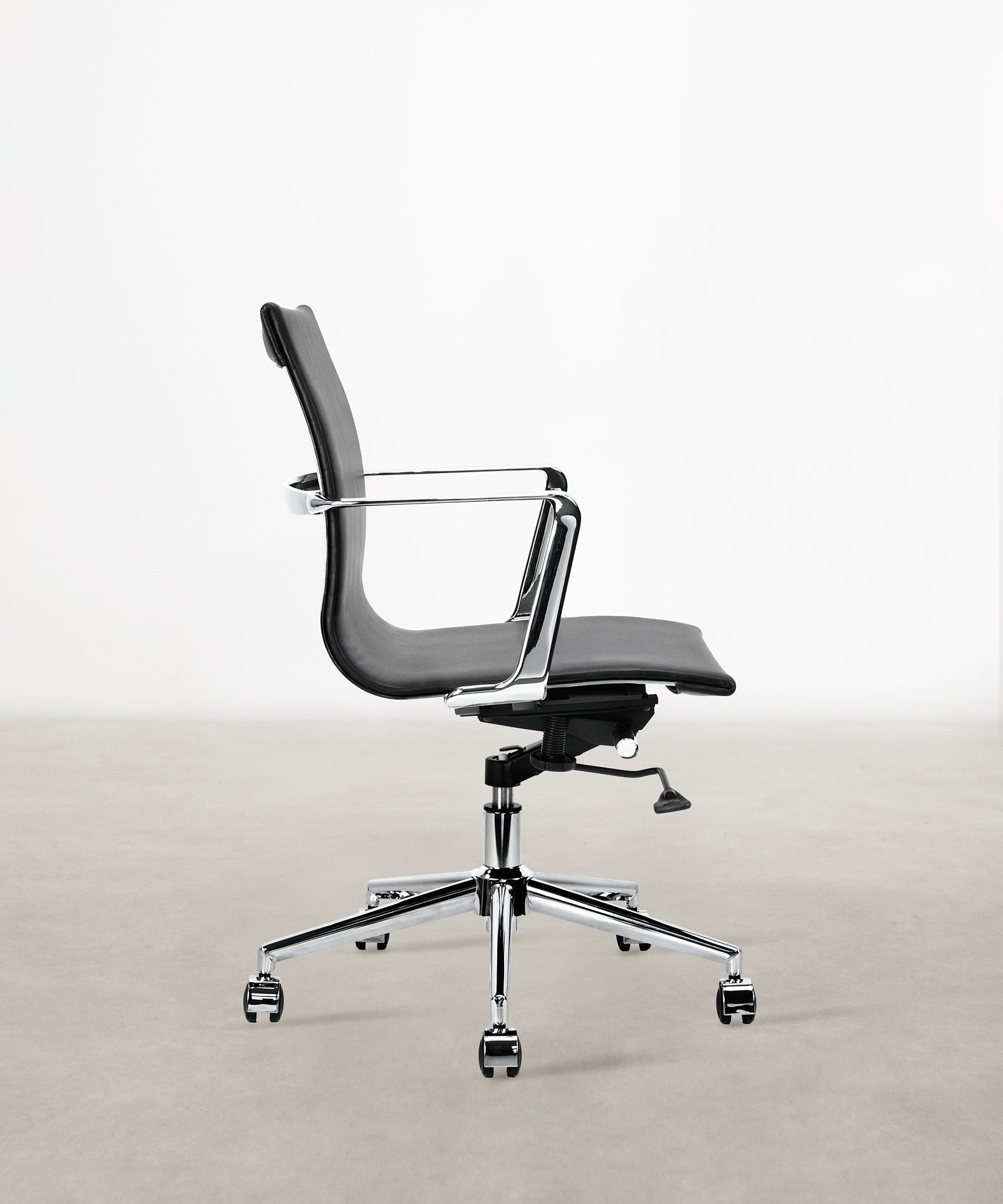 55958630039938 Silla de Oficina en Polipiel Dafne Low Back Sillas de Oficina Northdeco