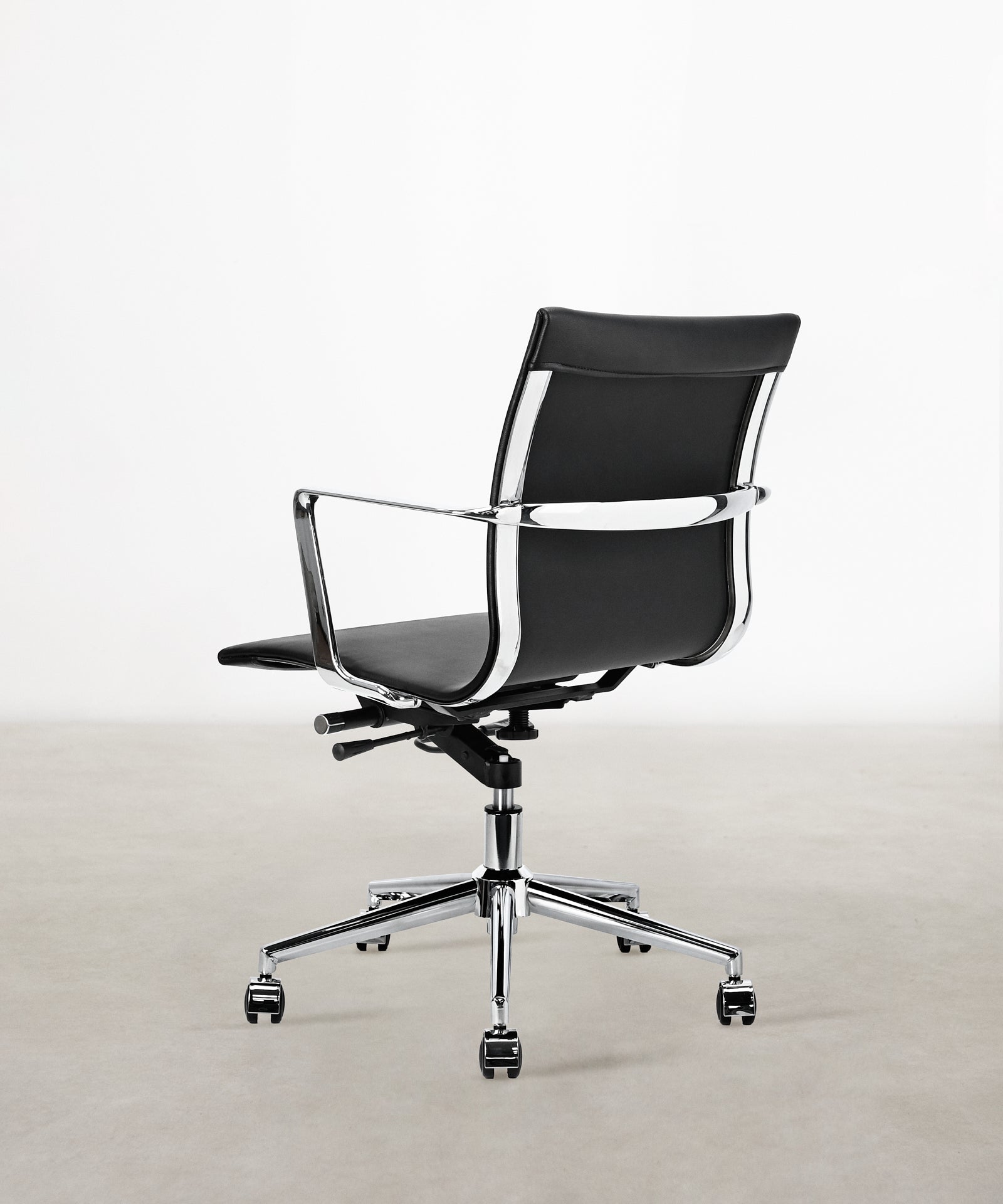 55958630039938 Silla de Oficina en Polipiel Dafne Low Back Sillas de Oficina Northdeco