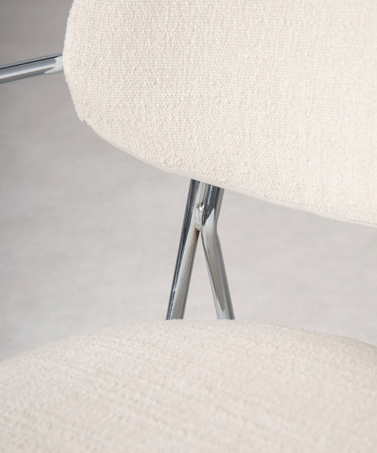 56625826529666 Silla de Comedor de Tela y metal con Reposabrazos Mortiz Arms Sillas tapizadas Northdeco