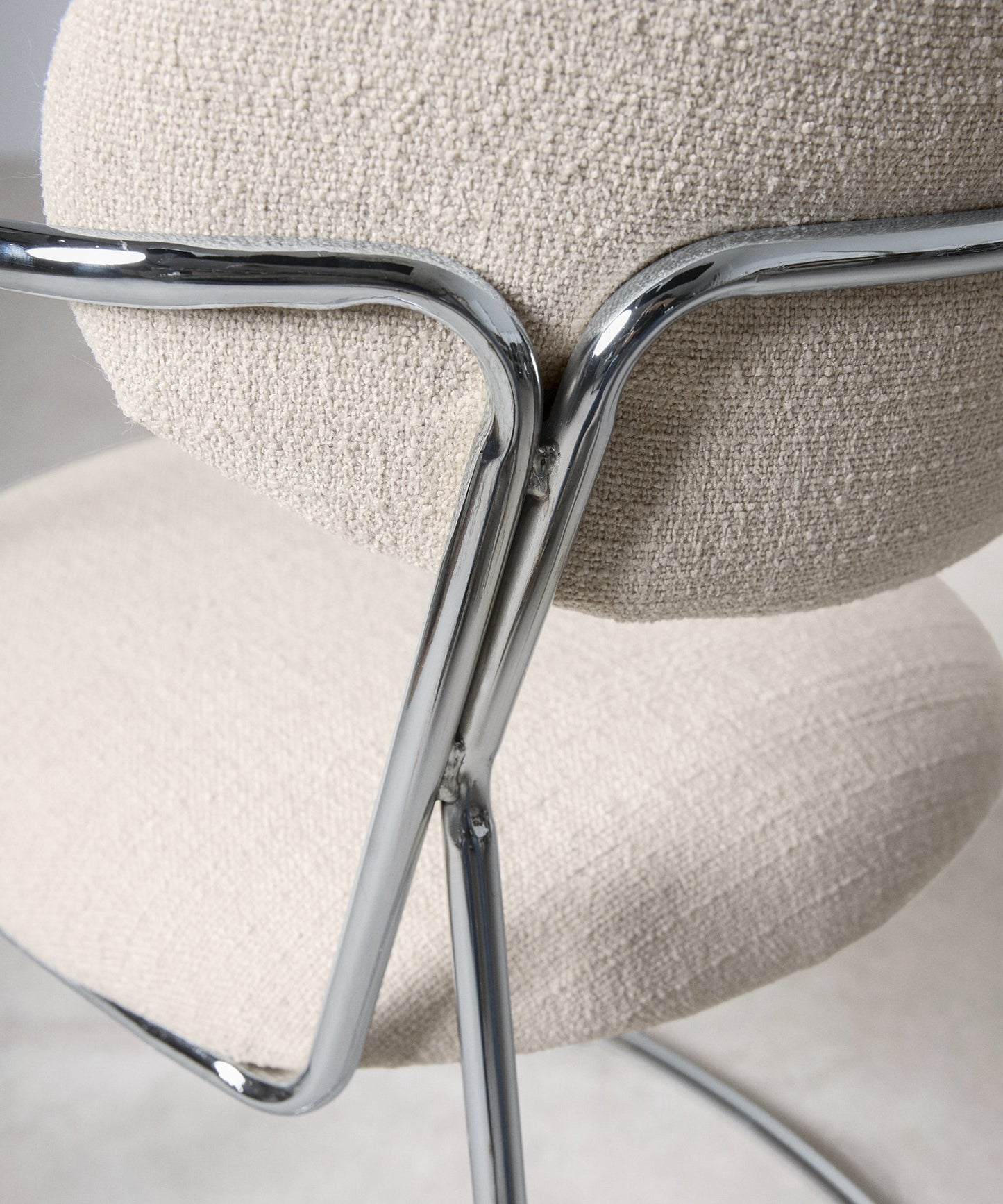 56625826529666 Silla de Comedor de Tela y metal con Reposabrazos Mortiz Arms Sillas tapizadas Northdeco
