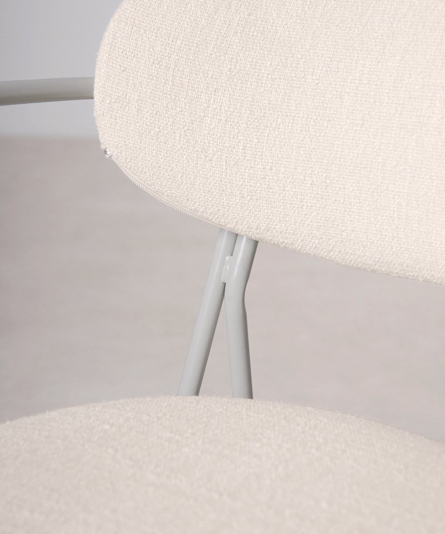56625826627970 Silla de Comedor de Tela y metal con Reposabrazos Mortiz Arms Sillas tapizadas Northdeco