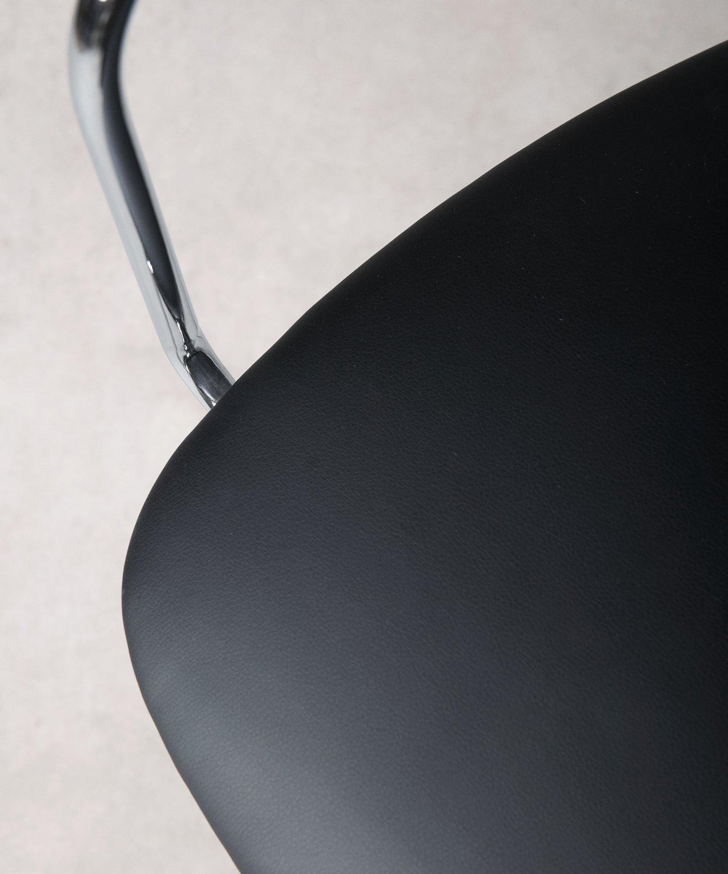 56625833607554 Silla de Comedor de Polipiel y Metal con Reposabrazos Moritz PU Sillas tapizadas Northdeco