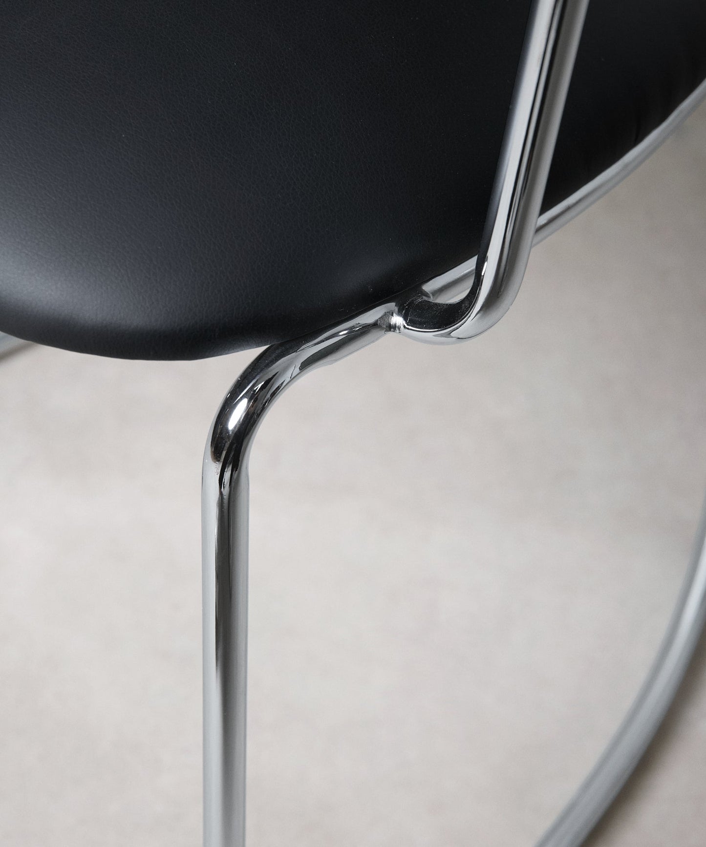 56625833607554 Silla de Comedor de Polipiel y Metal con Reposabrazos Moritz PU Sillas tapizadas Northdeco