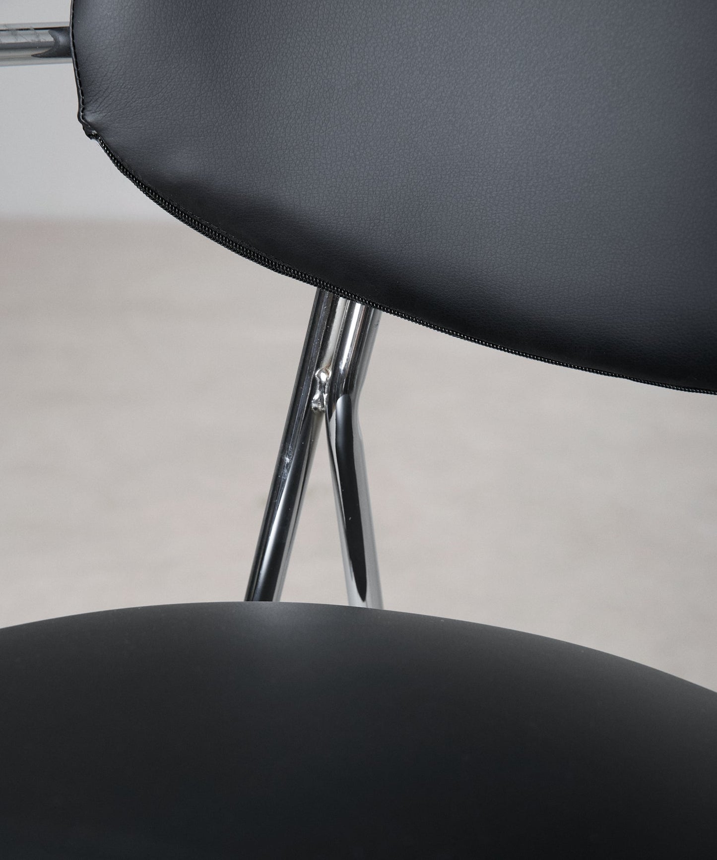 56625833607554 Silla de Comedor de Polipiel y Metal con Reposabrazos Moritz PU Sillas tapizadas Northdeco