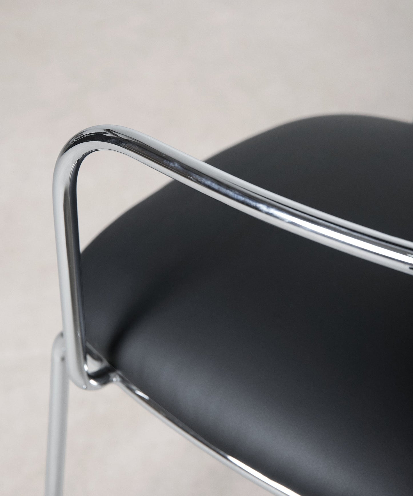 56625833607554 Silla de Comedor de Polipiel y Metal con Reposabrazos Moritz PU Sillas tapizadas Northdeco