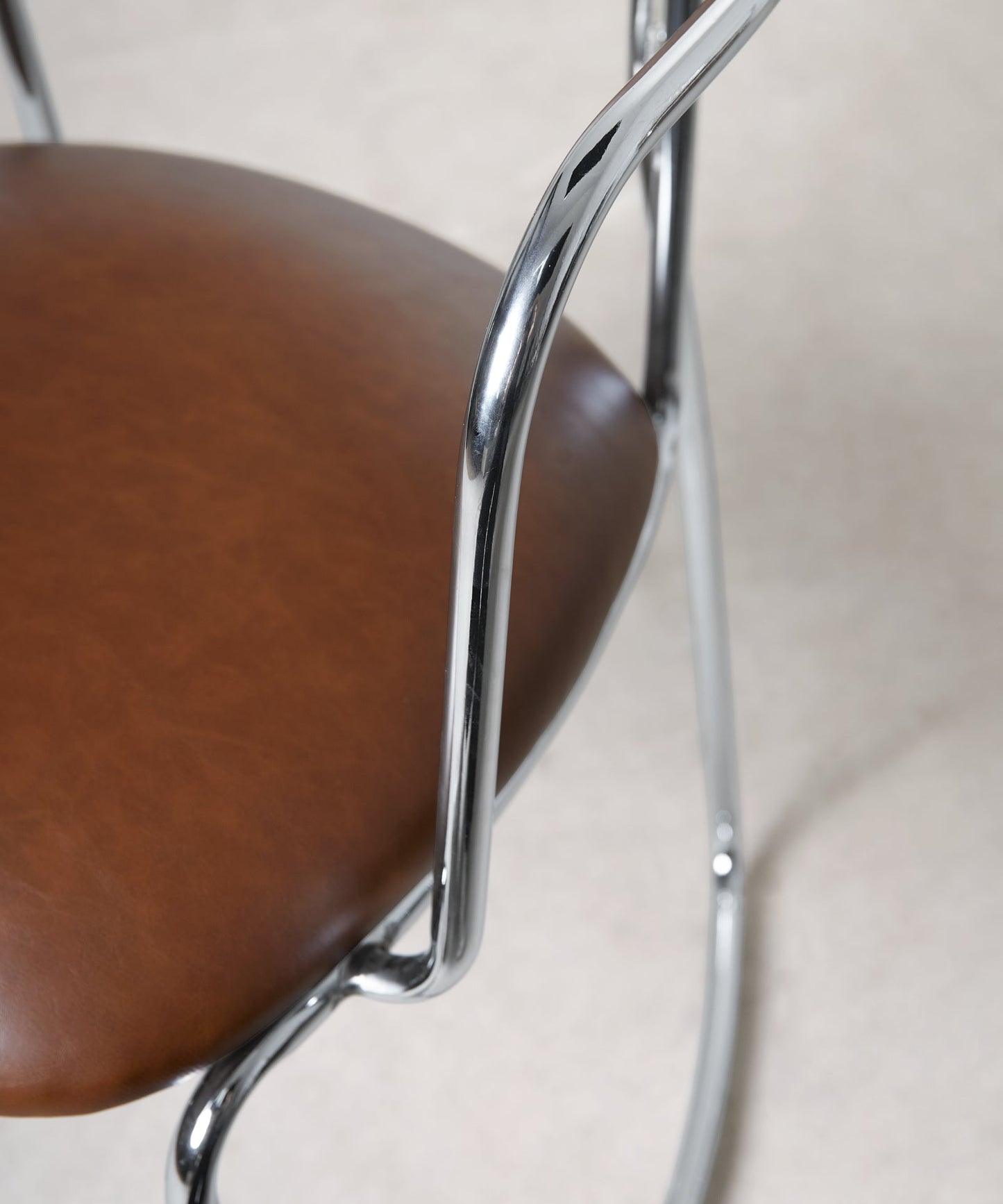 56625833574786 Silla de Comedor de Polipiel y Metal con Reposabrazos Moritz PU Sillas tapizadas Northdeco