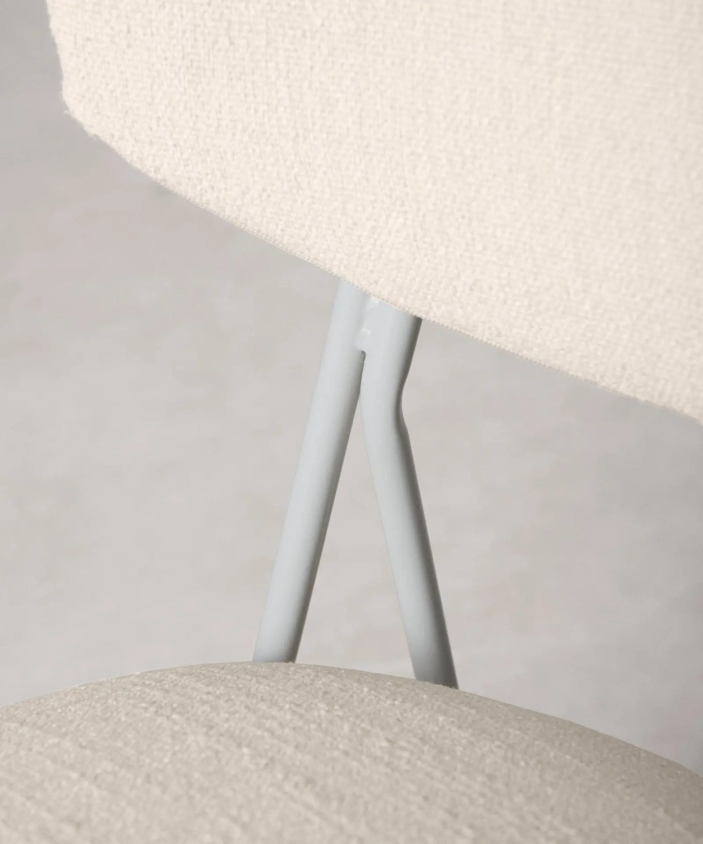 56625769611650 Silla de Comedor de Tela y metal Moritz Sillas tapizadas Northdeco