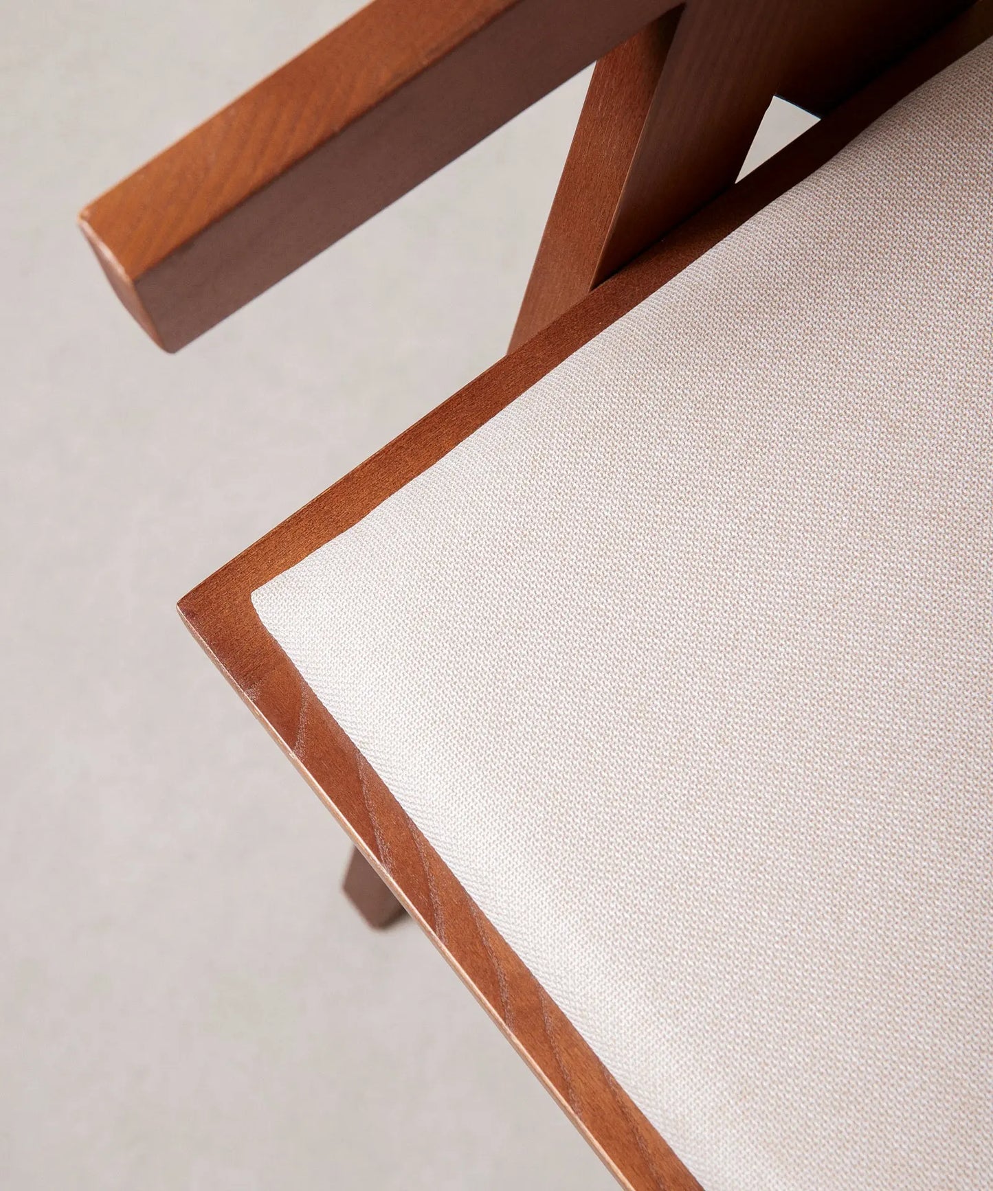 47041483899217 Silla de Comedor en Madera Tapizada con Reposabrazos Pauline Arms Sillas de madera Northdeco