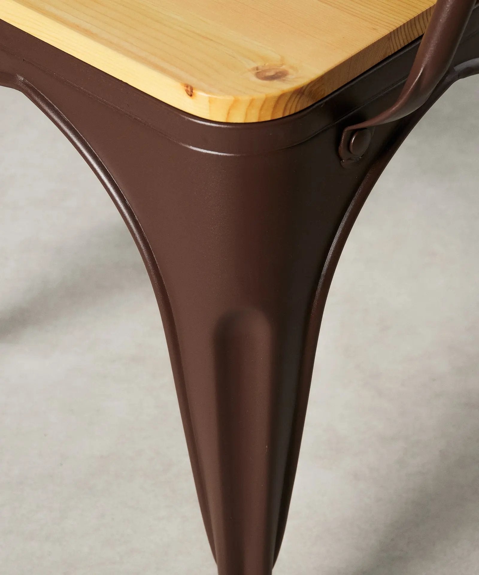 55815409762690 Silla de Comedor de Metal y Madera Tolik Wood Sillas Metálicas Northdeco