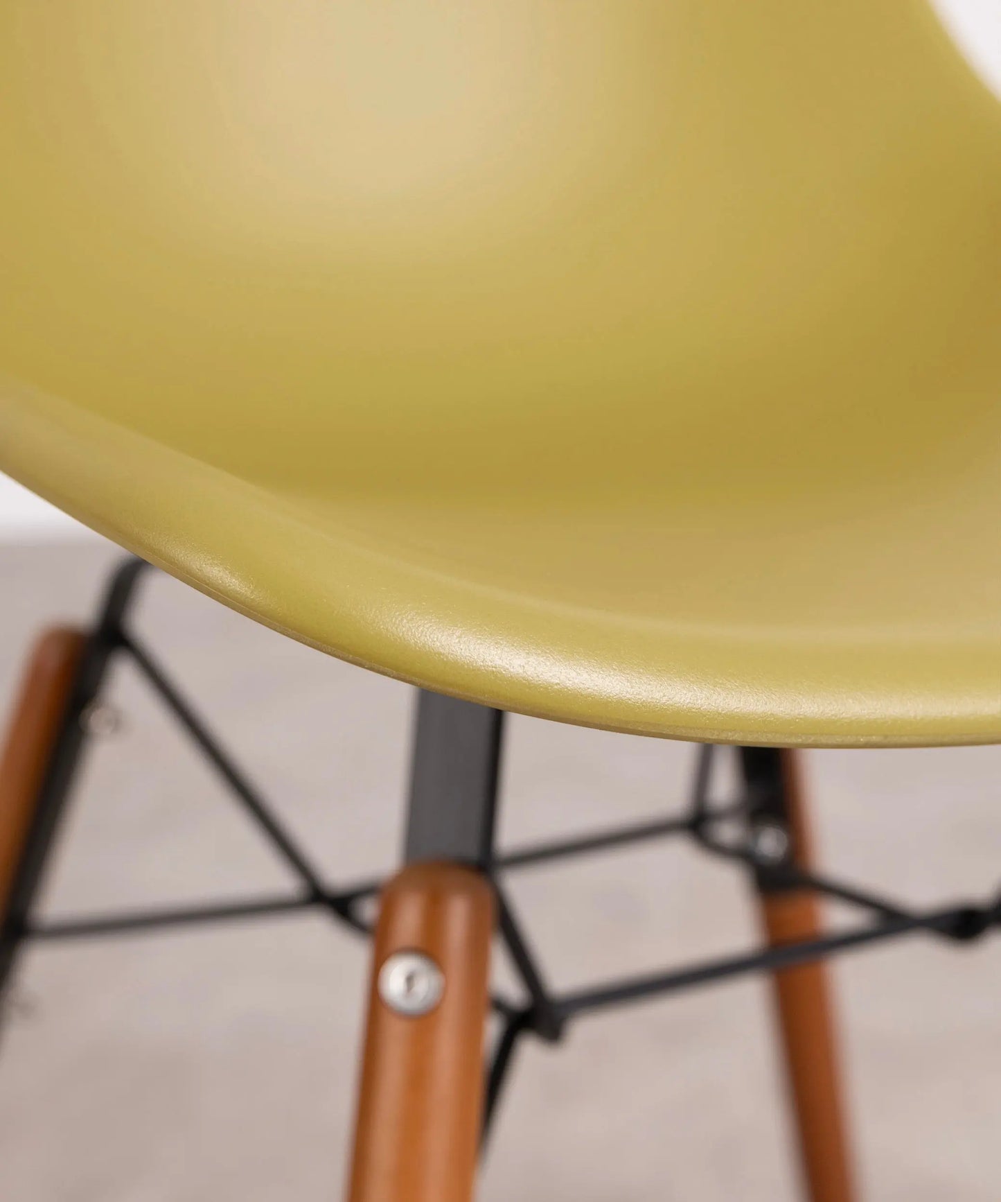 42033017192627 Silla de Polipropileno y Madera Elon Sillas de Plástico Northdeco