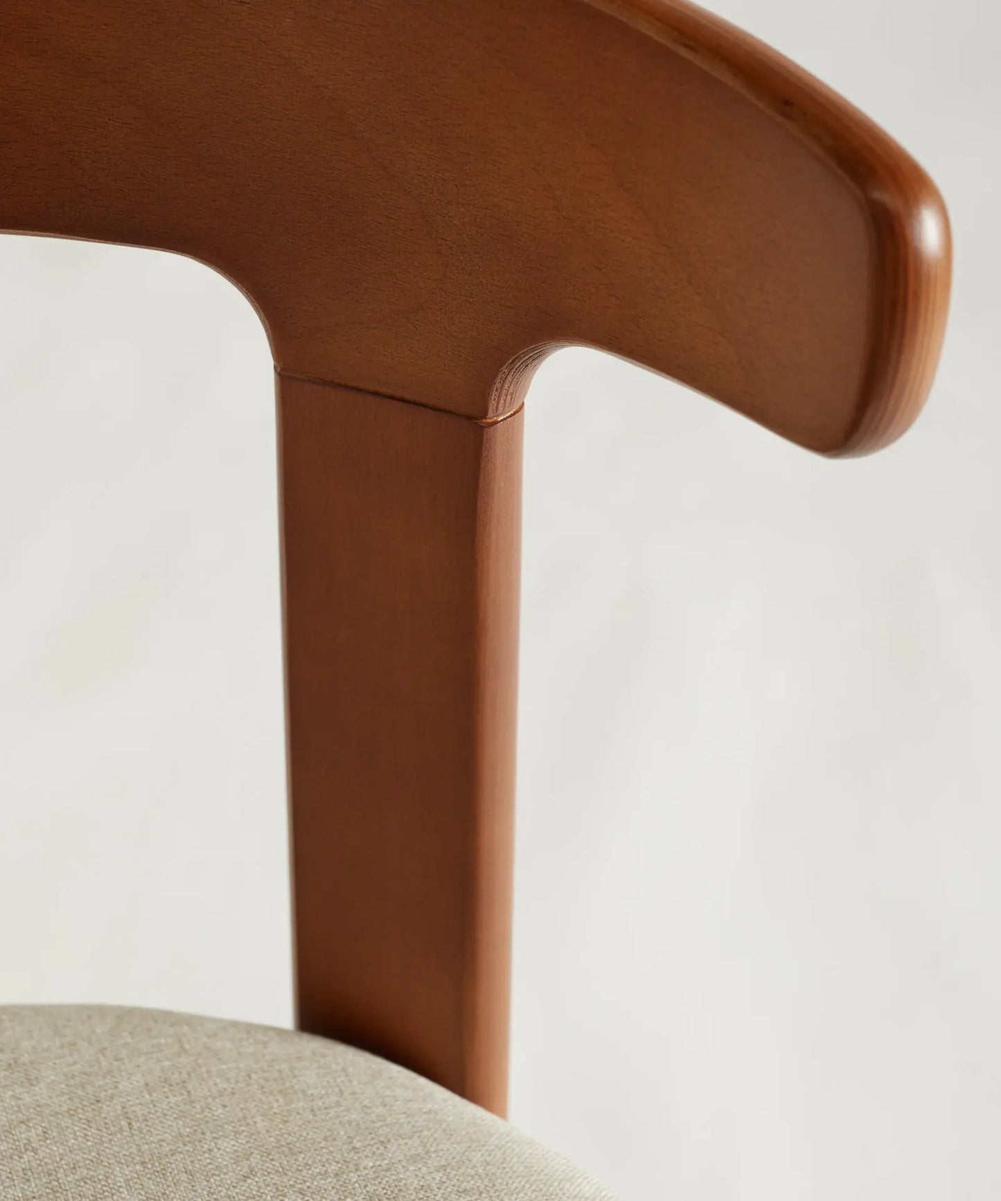 56687044985218 Silla de Comedor en Madera Tapizada Grim Sillas de Madera Northdeco