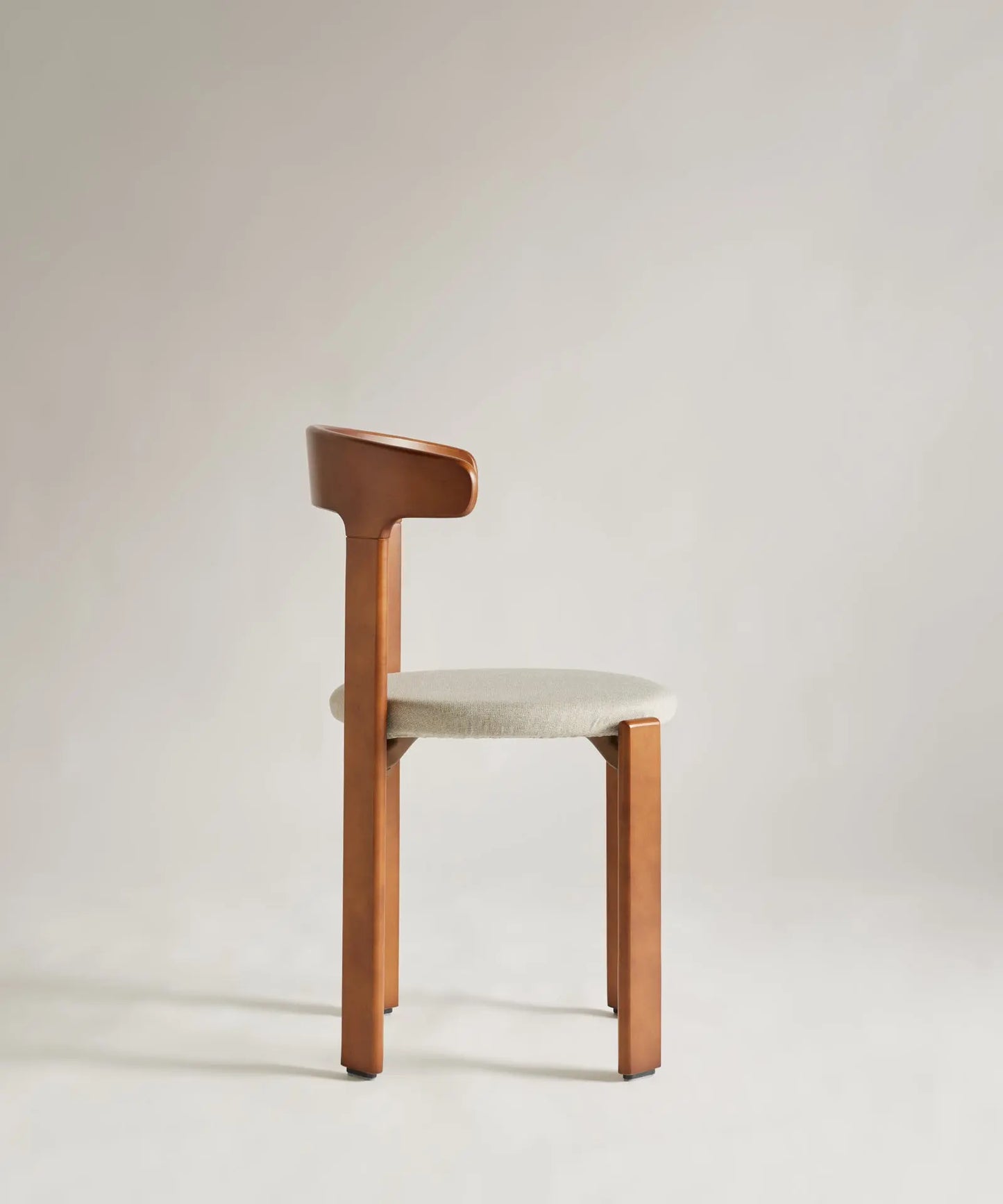 56687044985218 Silla de Comedor en Madera Tapizada Grim Sillas de Madera Northdeco