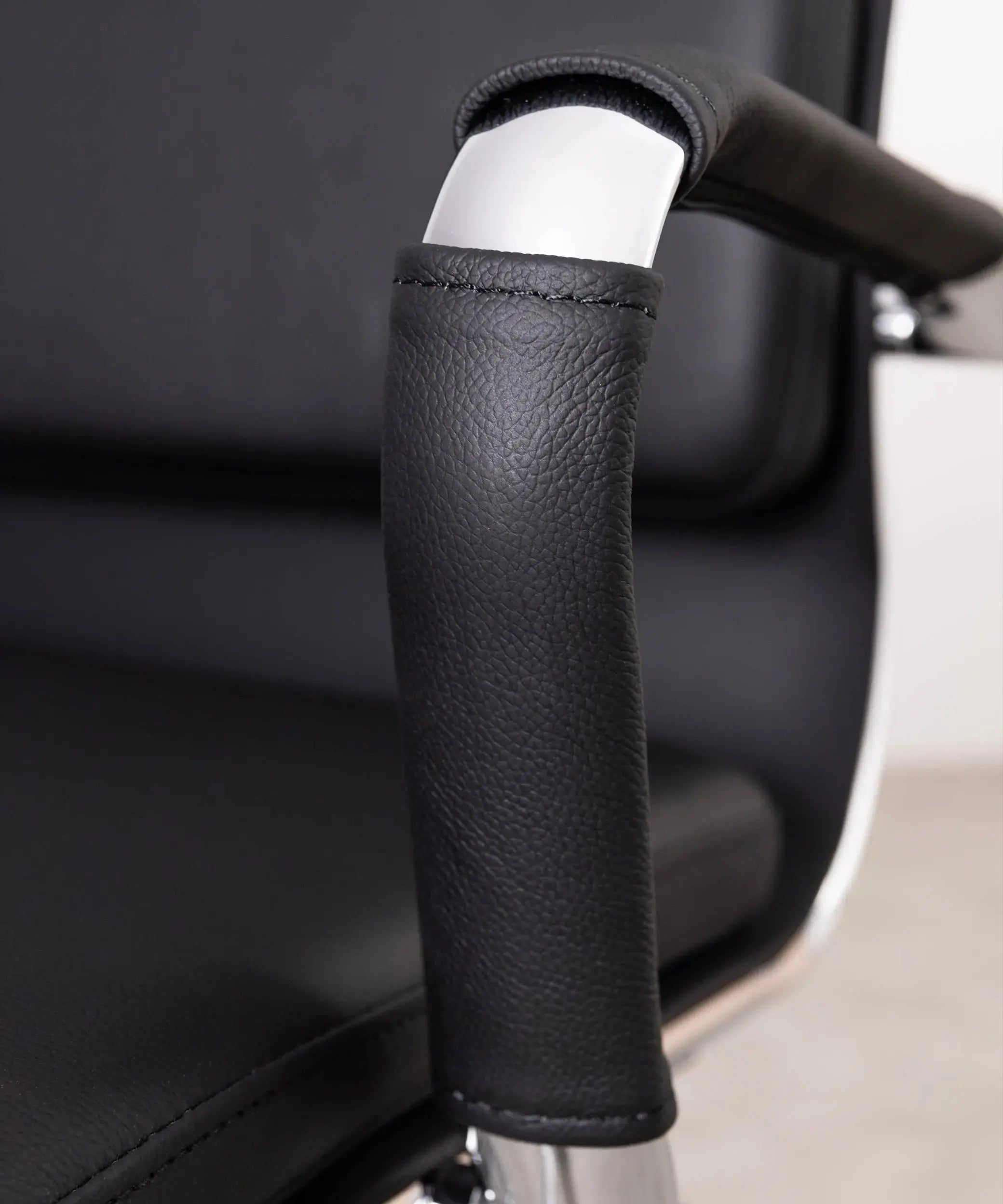 46683689222481 Silla de Oficina en Piel Low Base Chicago (ORIGINAL) Sillas de Oficina Northdeco