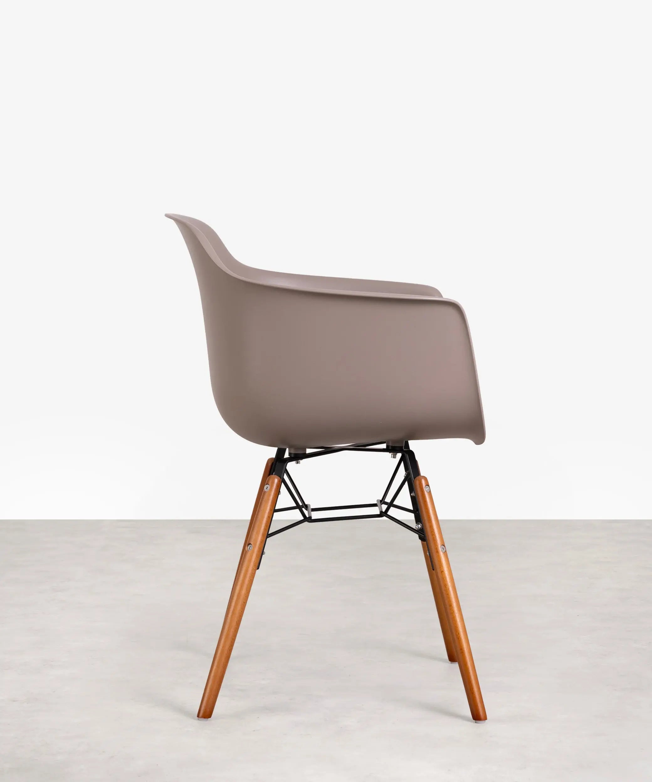 42033245061299 Silla Elon Arms Sillas de Plástico Northdeco